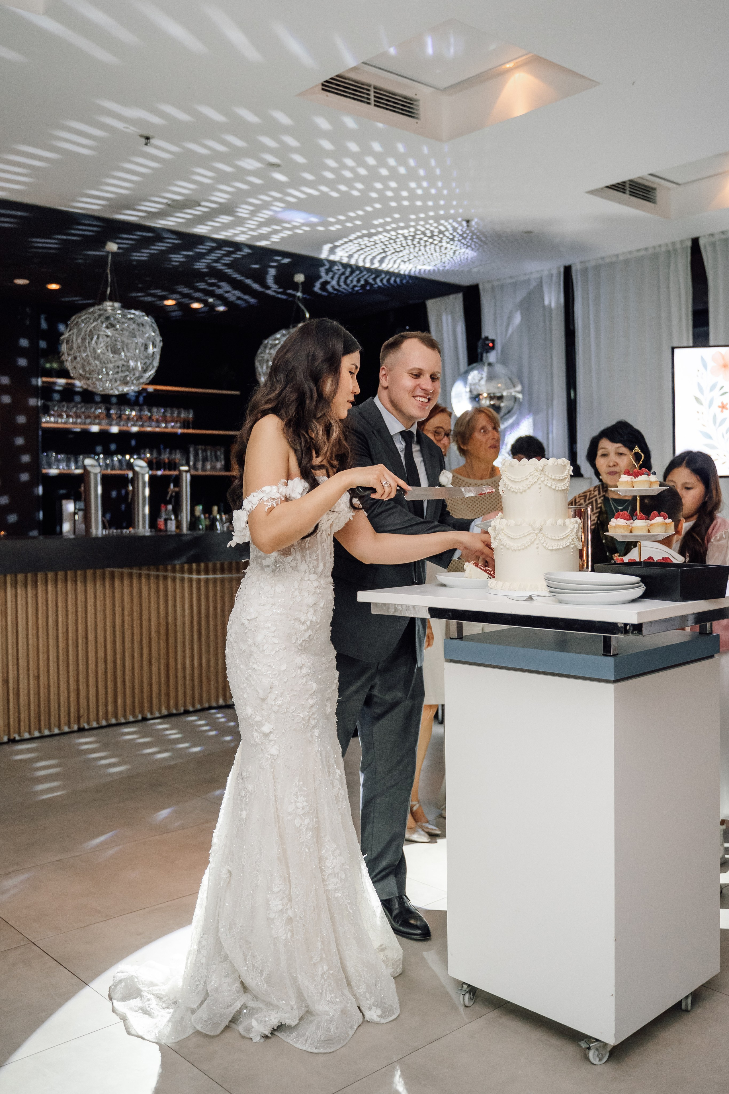 KYIAL&SWORN. Anastasiia Vainer – Hochzeits- und Porträtfotografin in Deutschland und ganz Europa