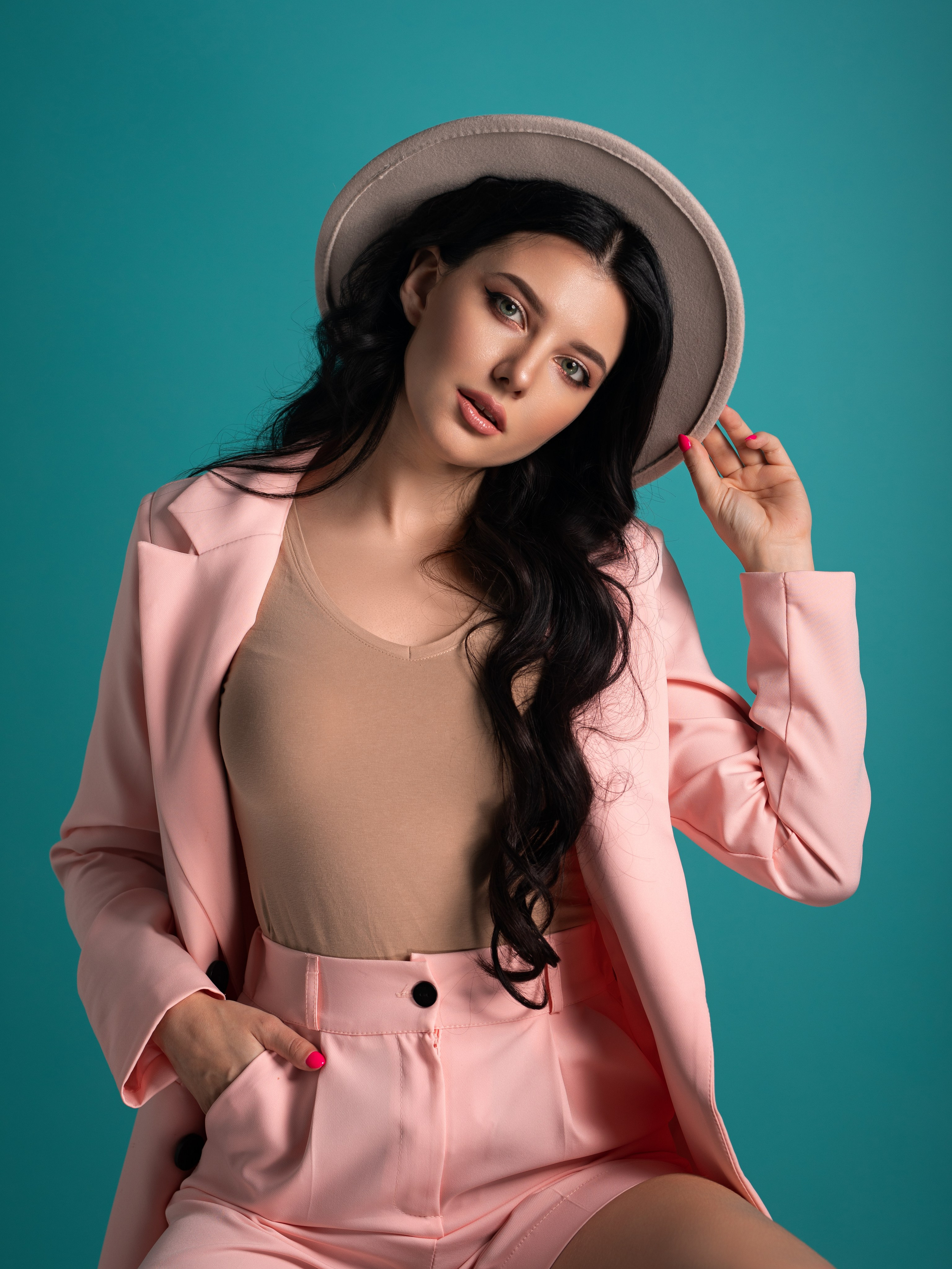 Фотосет с Кристиной в студии на циклораме и на улице города в формате для «себя»