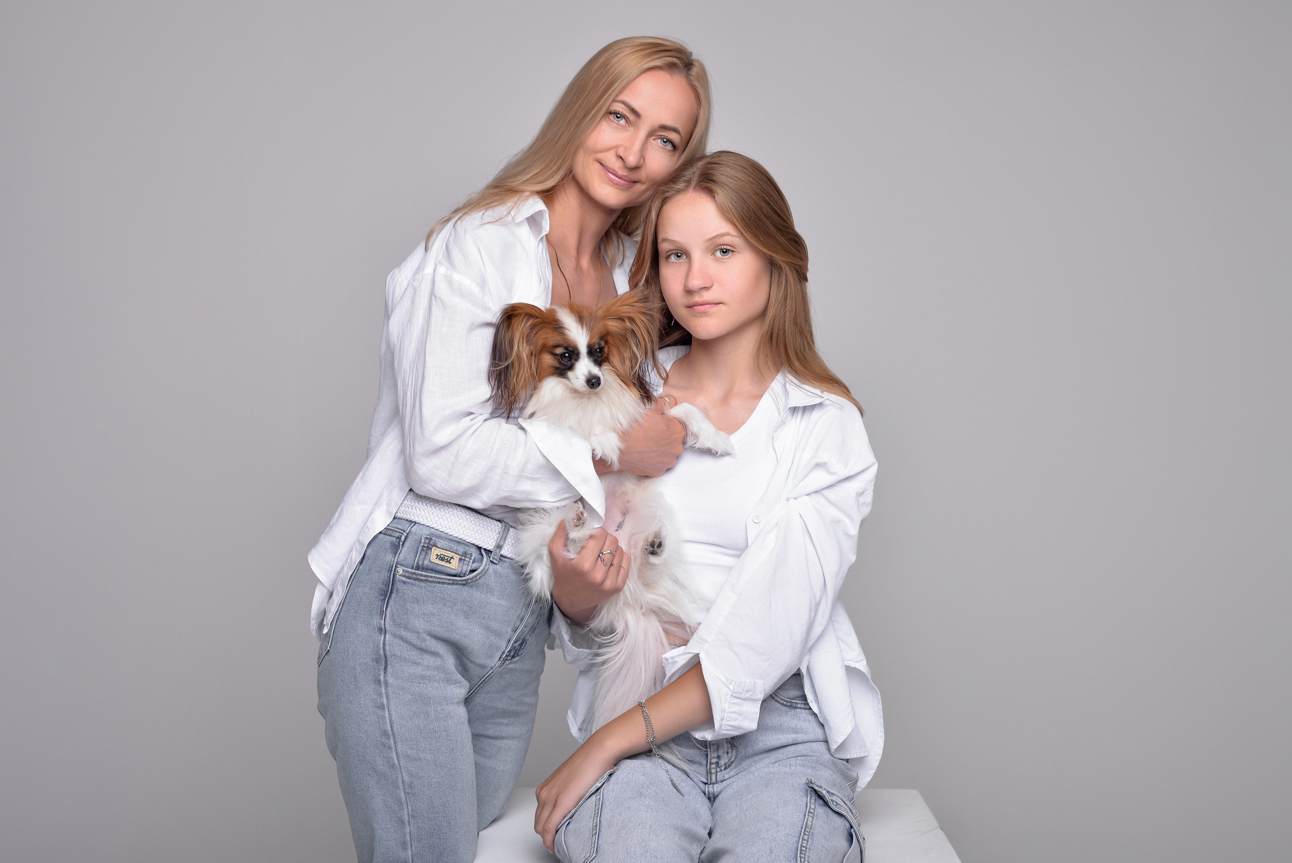 Таня и Настя и Чеси в Точке. Семейный и свадебный фотограф Галина Абакумова, фотосессии в Белгороде