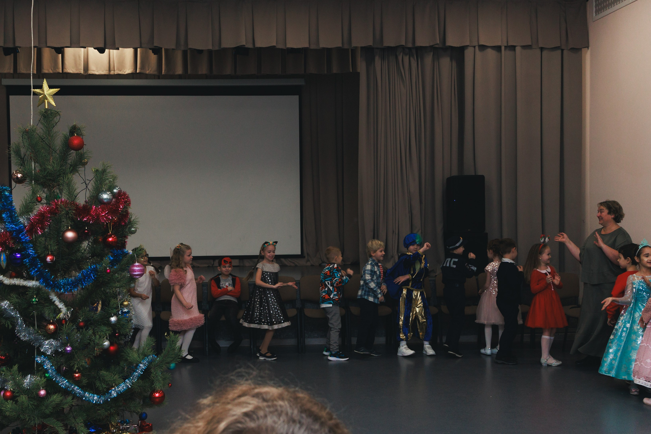 Новогодний утренник в начальной школе. Фотограф Воронеж, Новая Усмань Мария Бублик