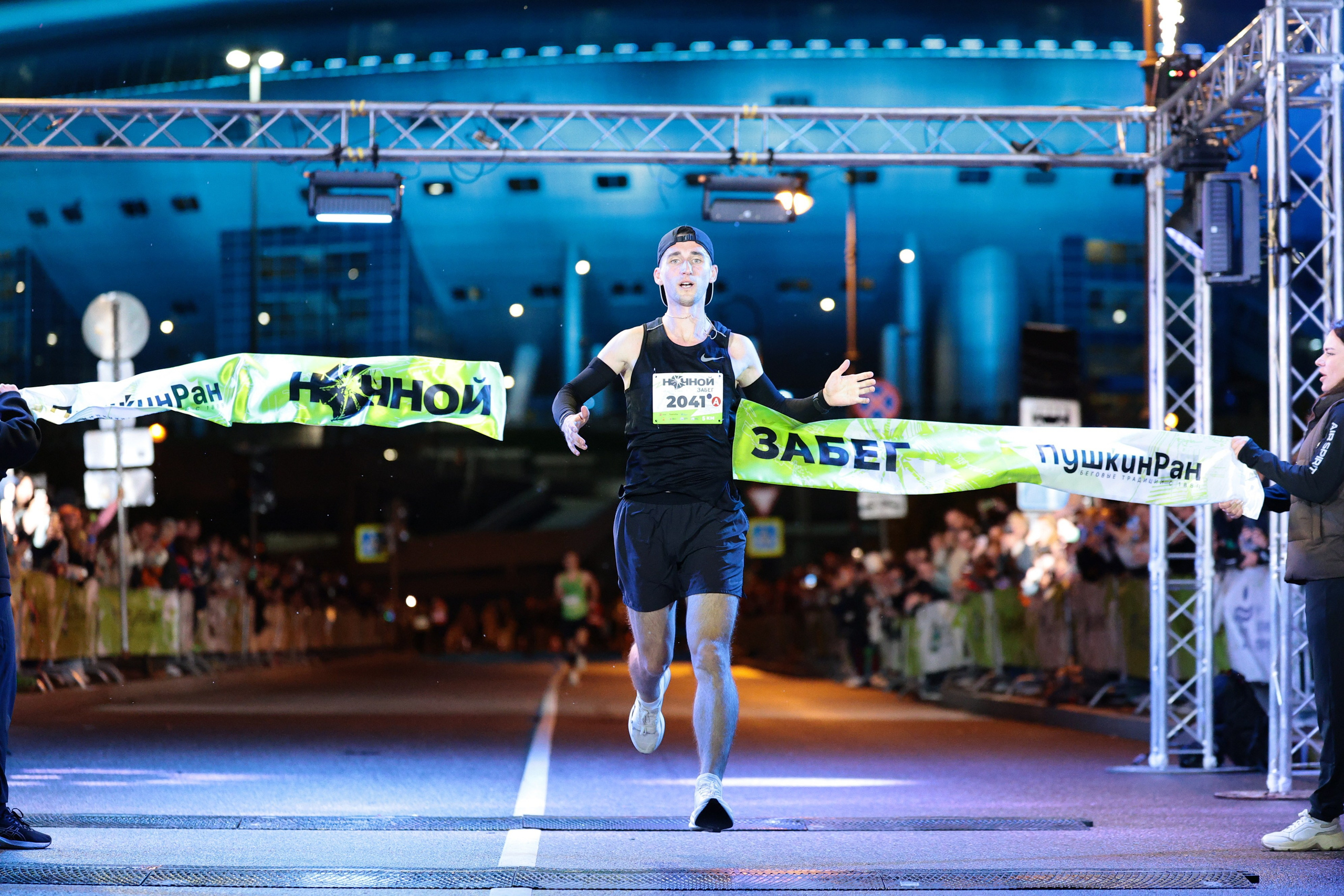ПушкинРан ночной забег 2025. Спортивный фотограф в Санкт-Петербурге Илья Vacool