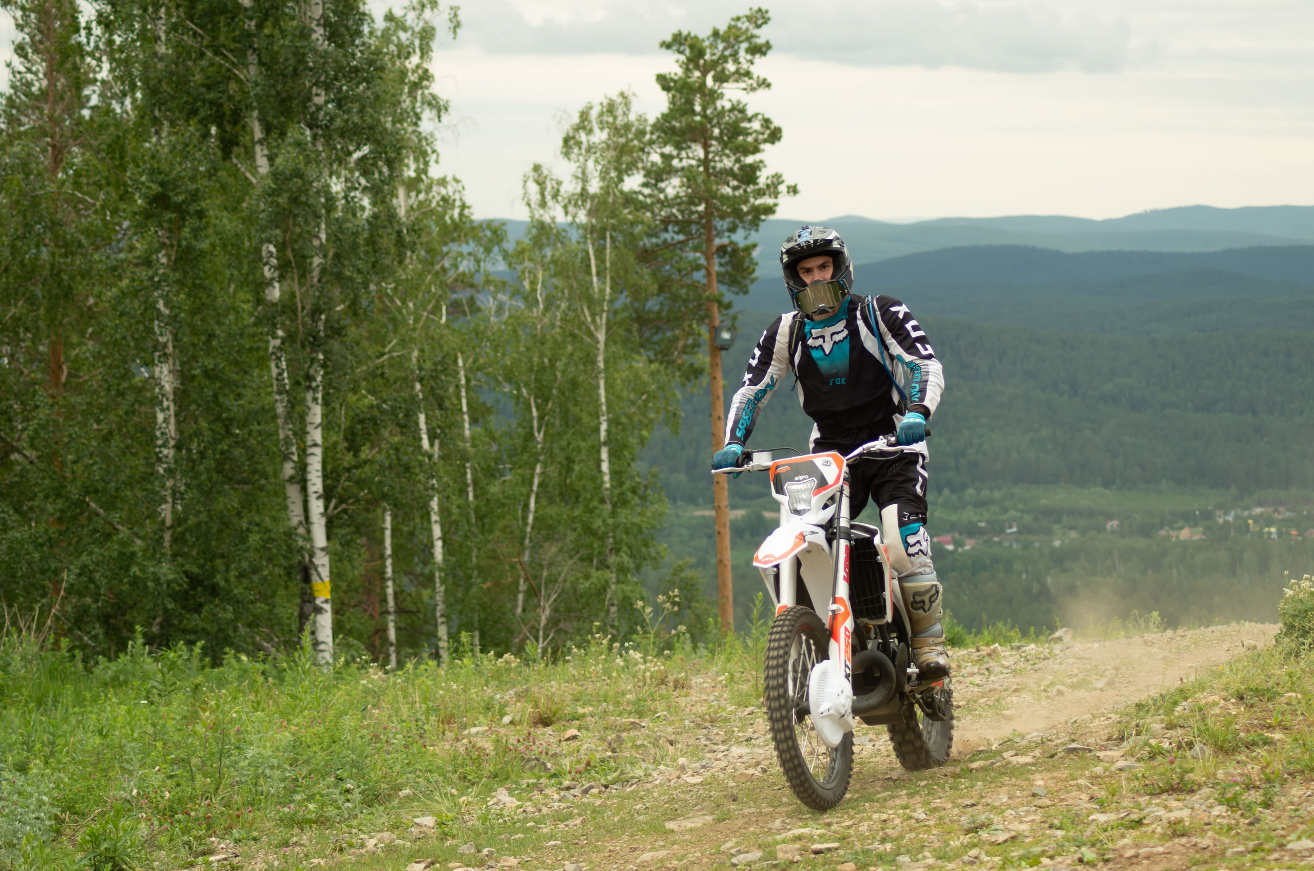 Мужской портрет: мотоцикл. Фотограф Марина Доглядная Челябинск фотосессии с лошадьми, мотоциклами