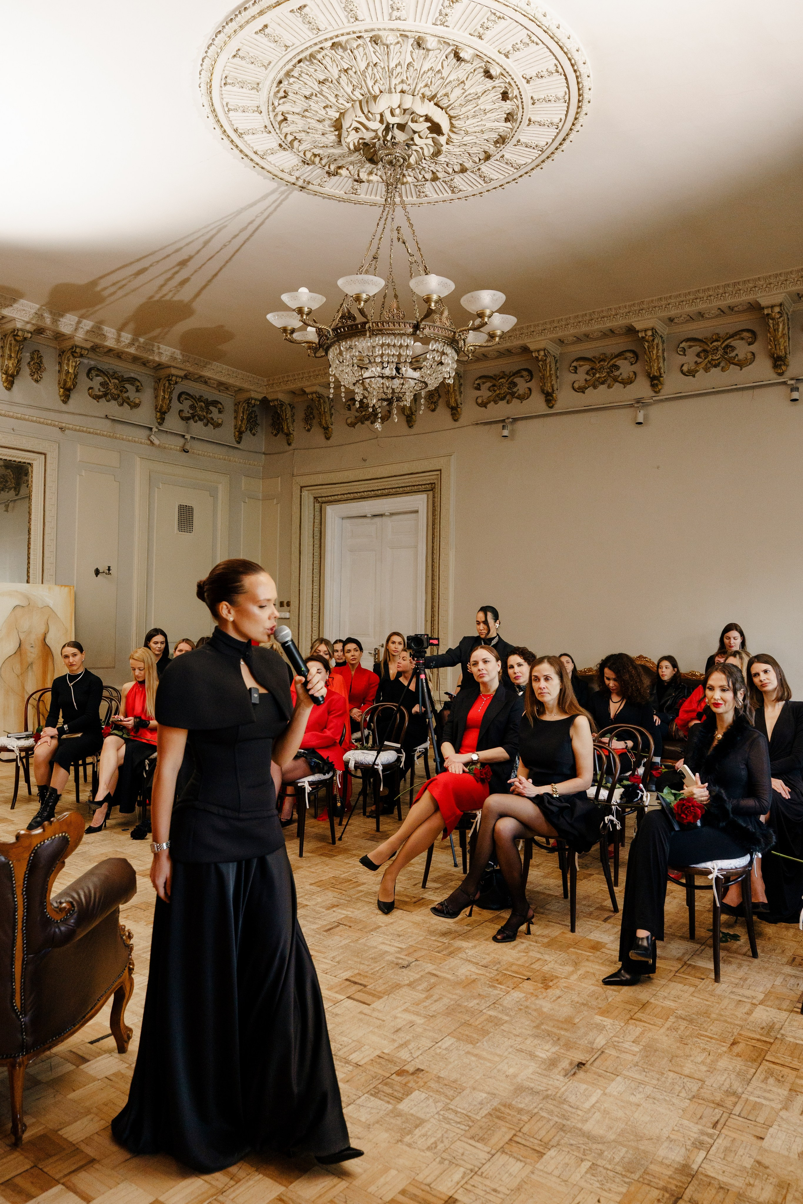 «ИСПОВЕДЬ» встреча женского клуба. Репортажный фотограф в Москве Саша Дружинина