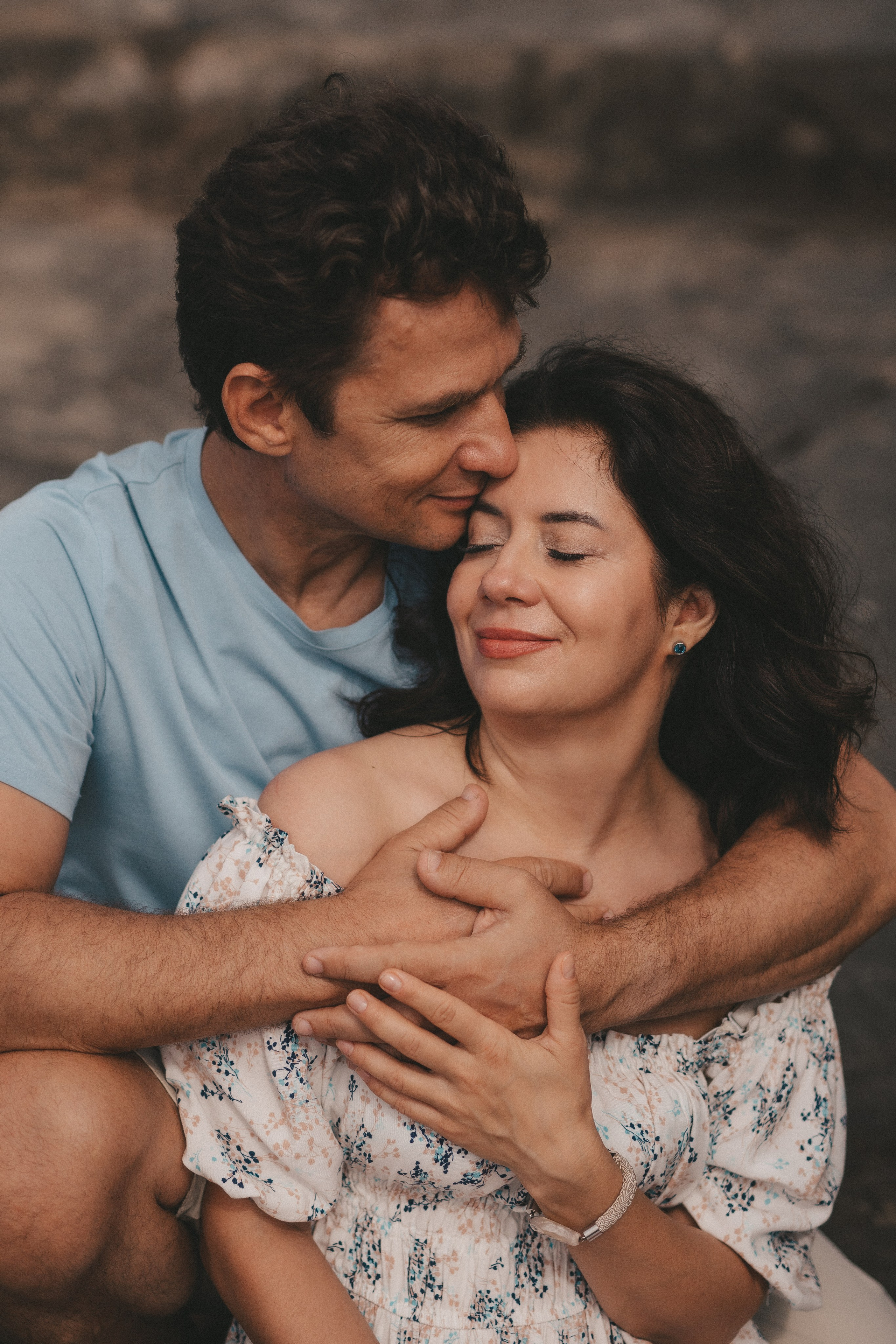 муж и жена портрет объятия