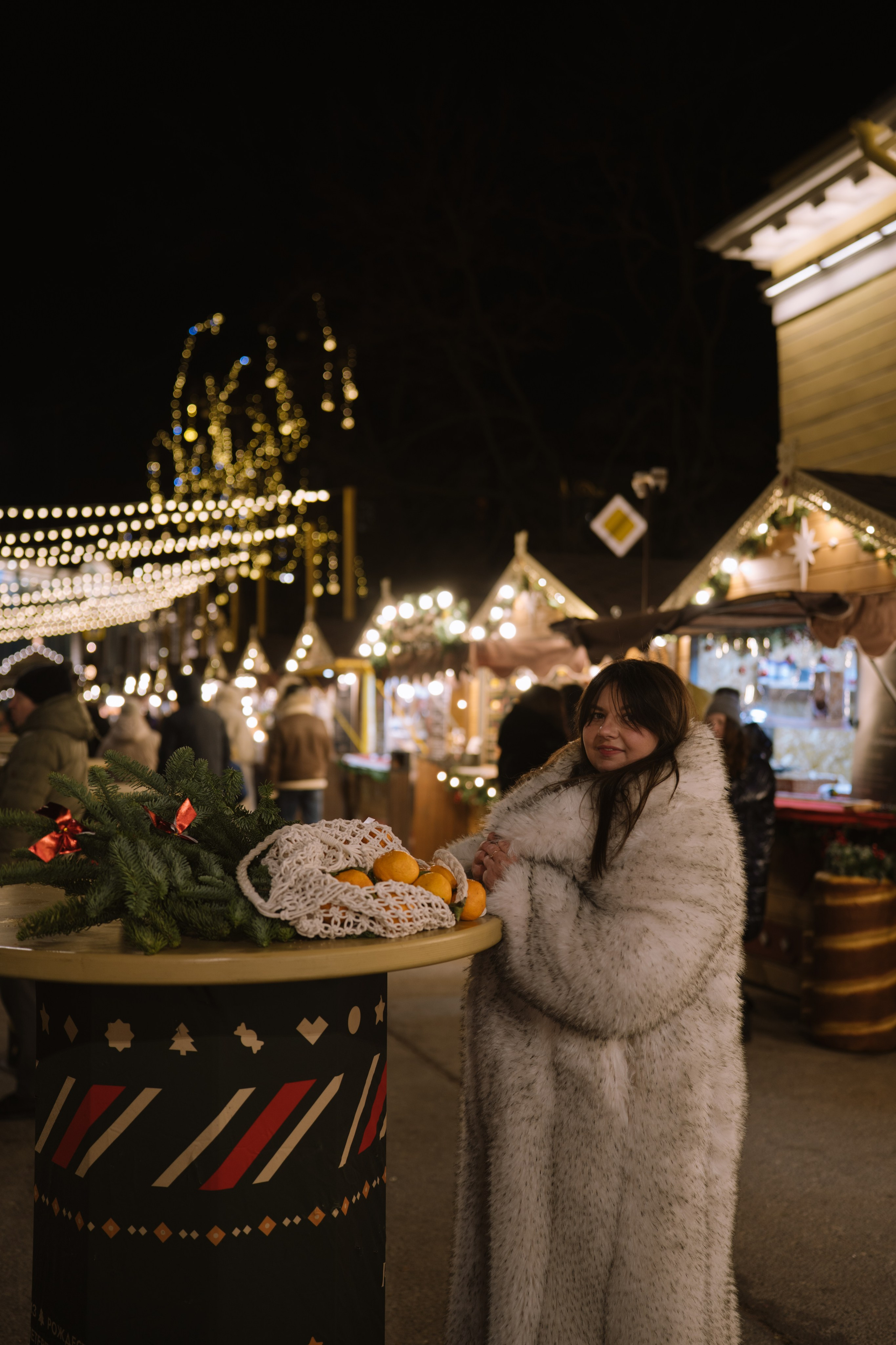 ПРОГУЛКА НА МАНЕЖНОЙ ПЛОЩАДИ ДЛЯ ДЕВУШКИ ПЕРЕД НОВЫМ ГОДОМ (НОВОГОДНЯЯ ФОТОСЕССИИЯ НА МАНЕЖНОЙ ПЛОЩАДИ). Профессиональный фотограф, Санкт-Петербург — Виктория Богомолова