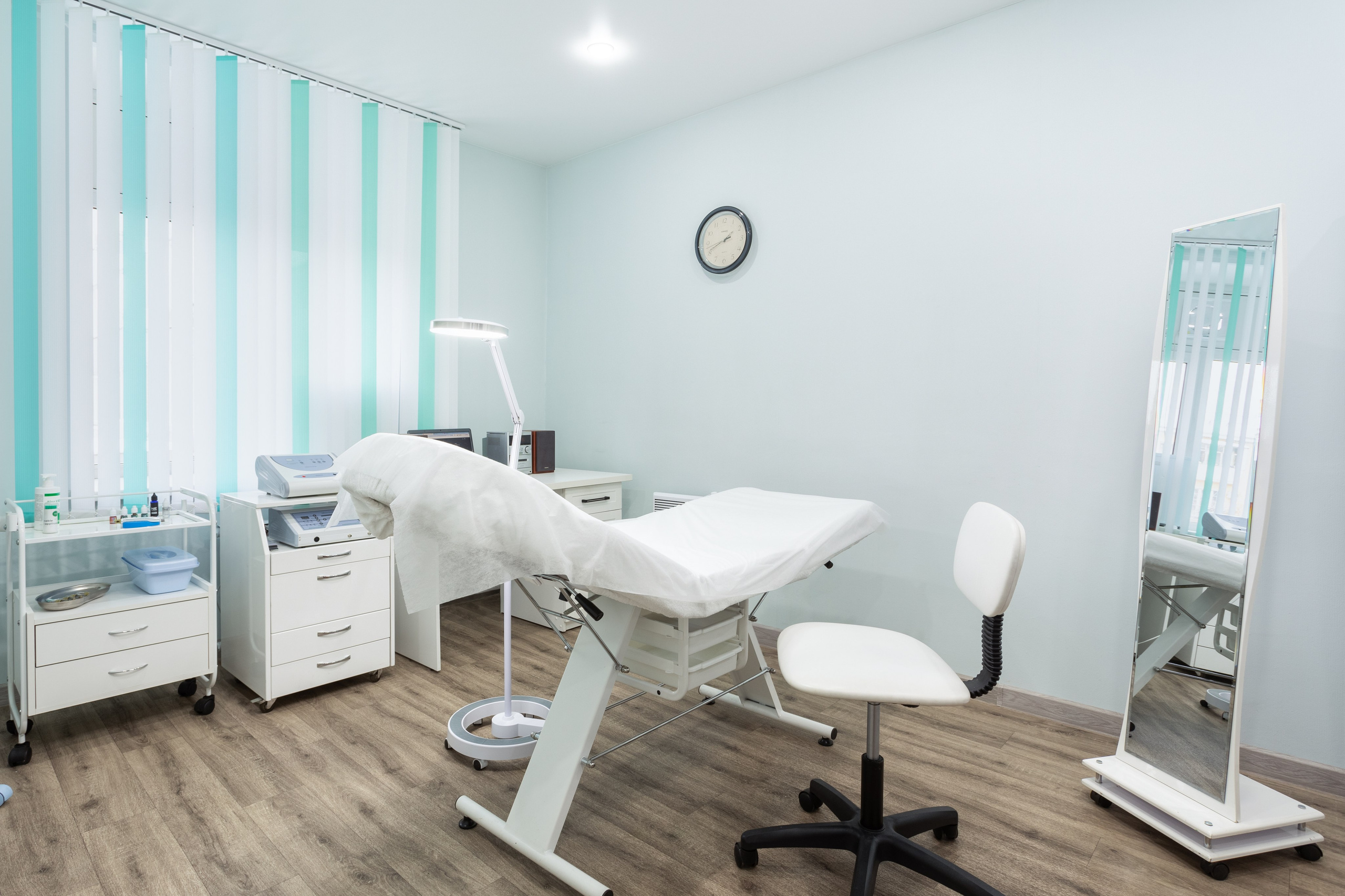 Косметолог Светлана Андреева и ее кабинет. Интерьерный фотограф и ретушер в Красноярске Денис Антропов