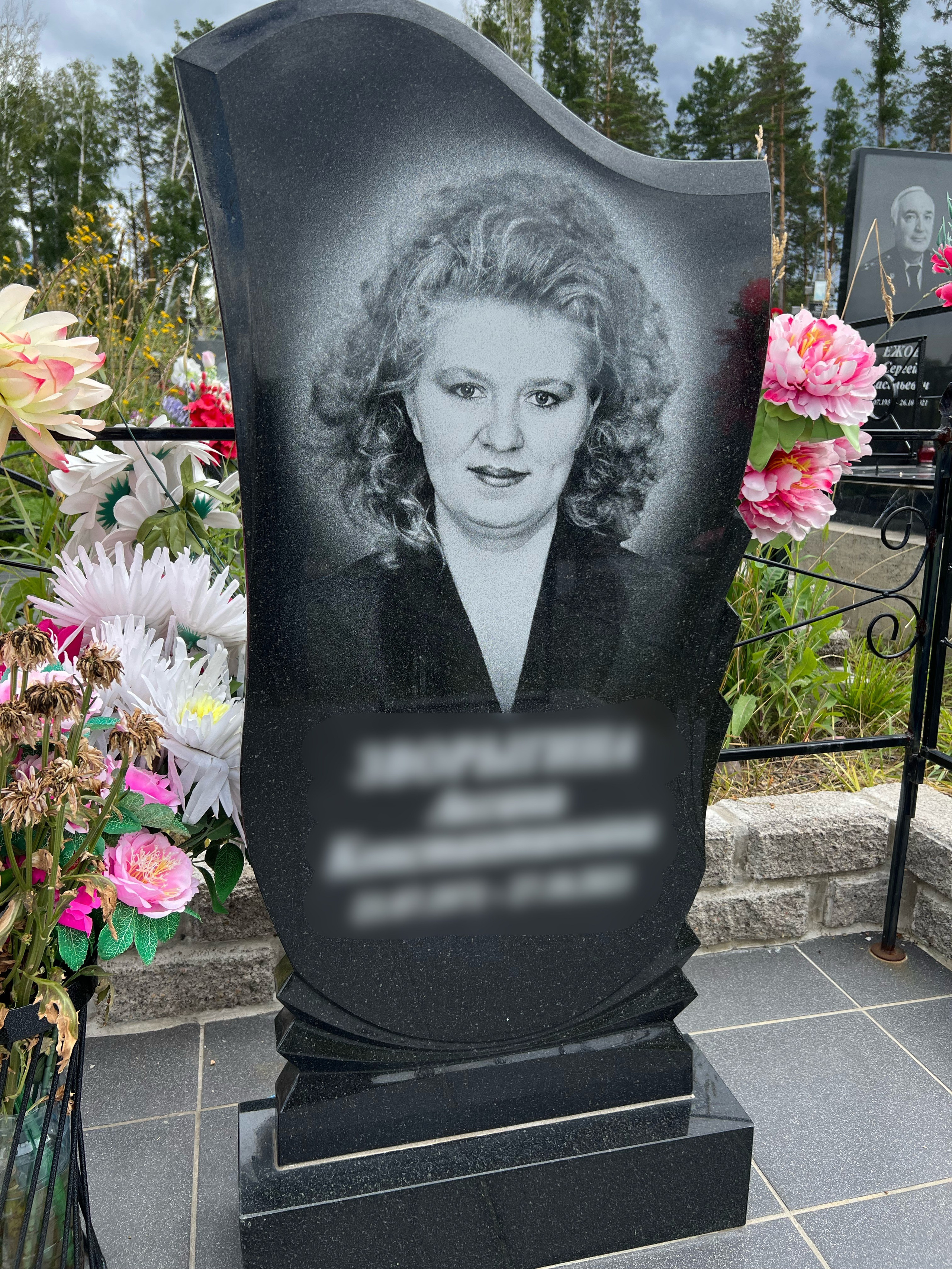 Гравировка от наших художников. ГРАНИТ26 Ритуальные услуги Железногорск. Благоустройство могил, продажа памятников