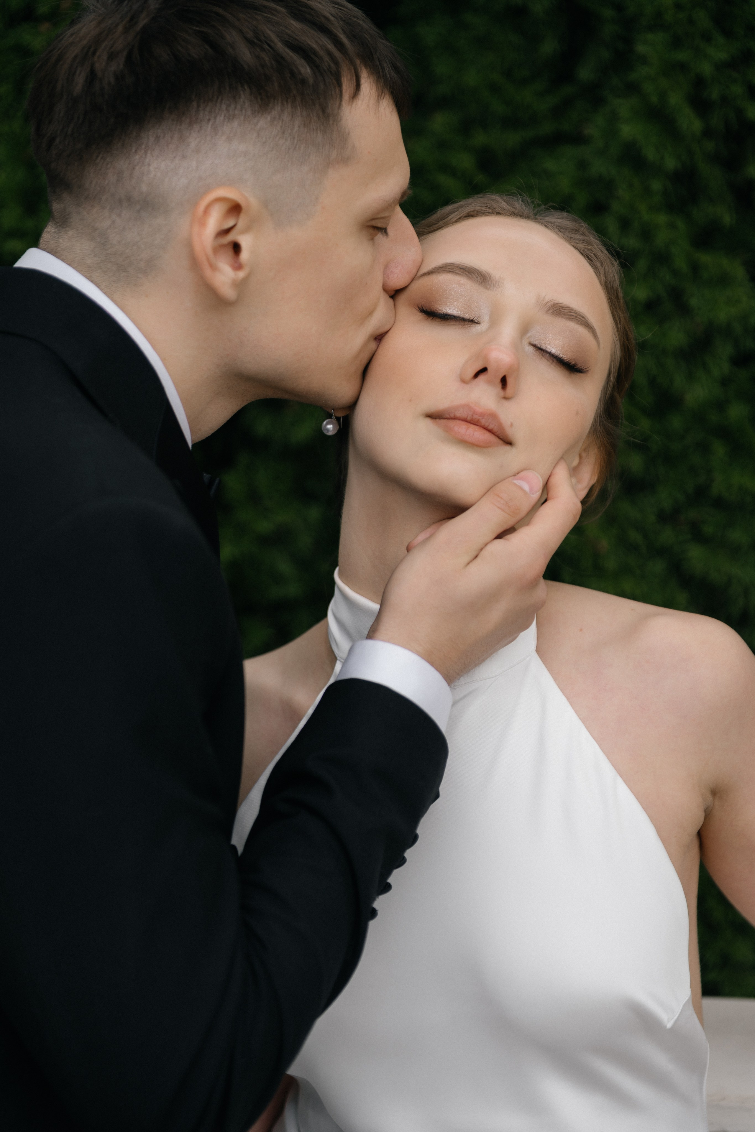 Wedding day in Martinique Bar. Wedding PHOTOGRAPHER Andrew Vnukov
