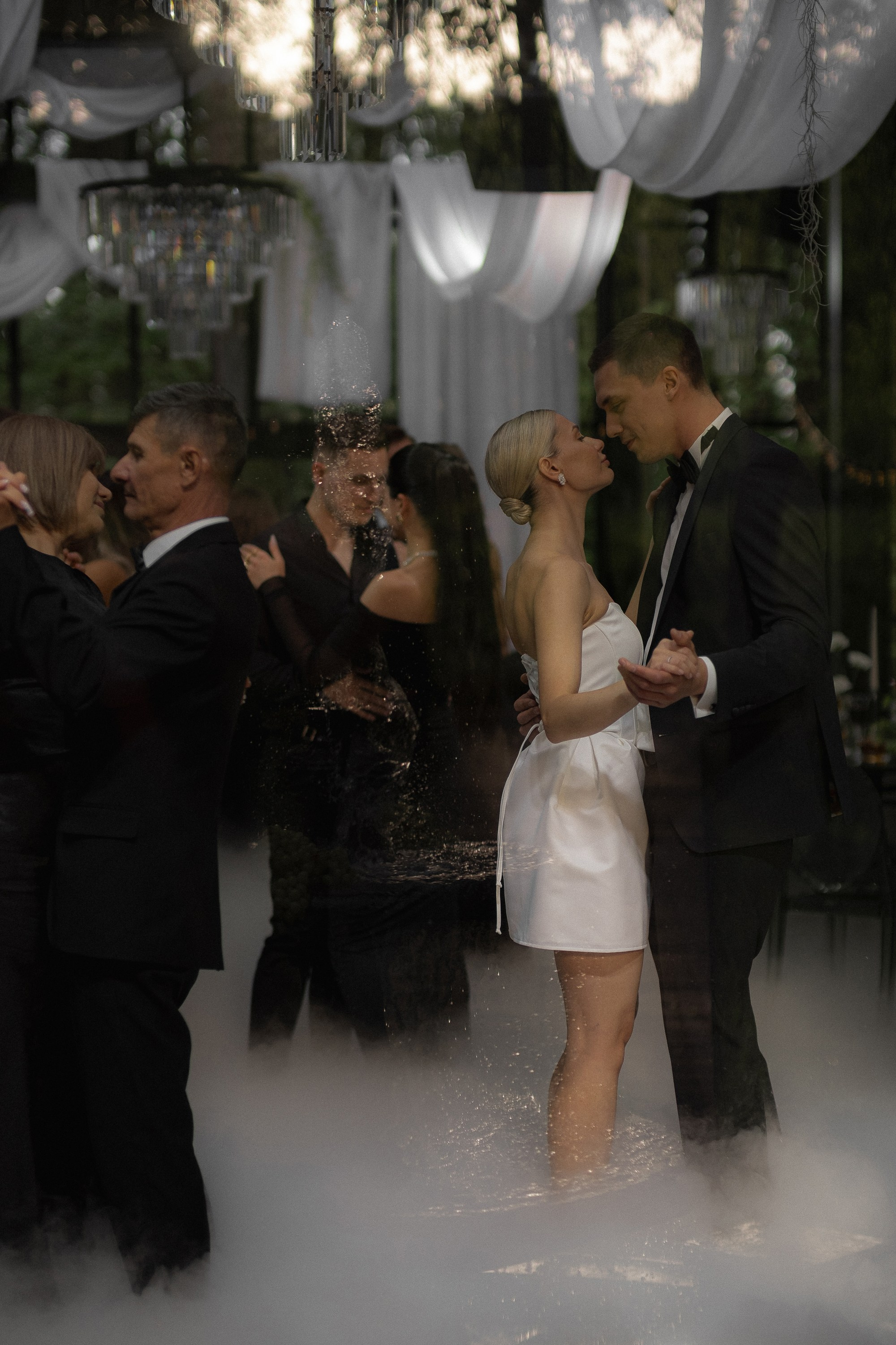 Love is all Around. Сентиментальная свадебная фотография