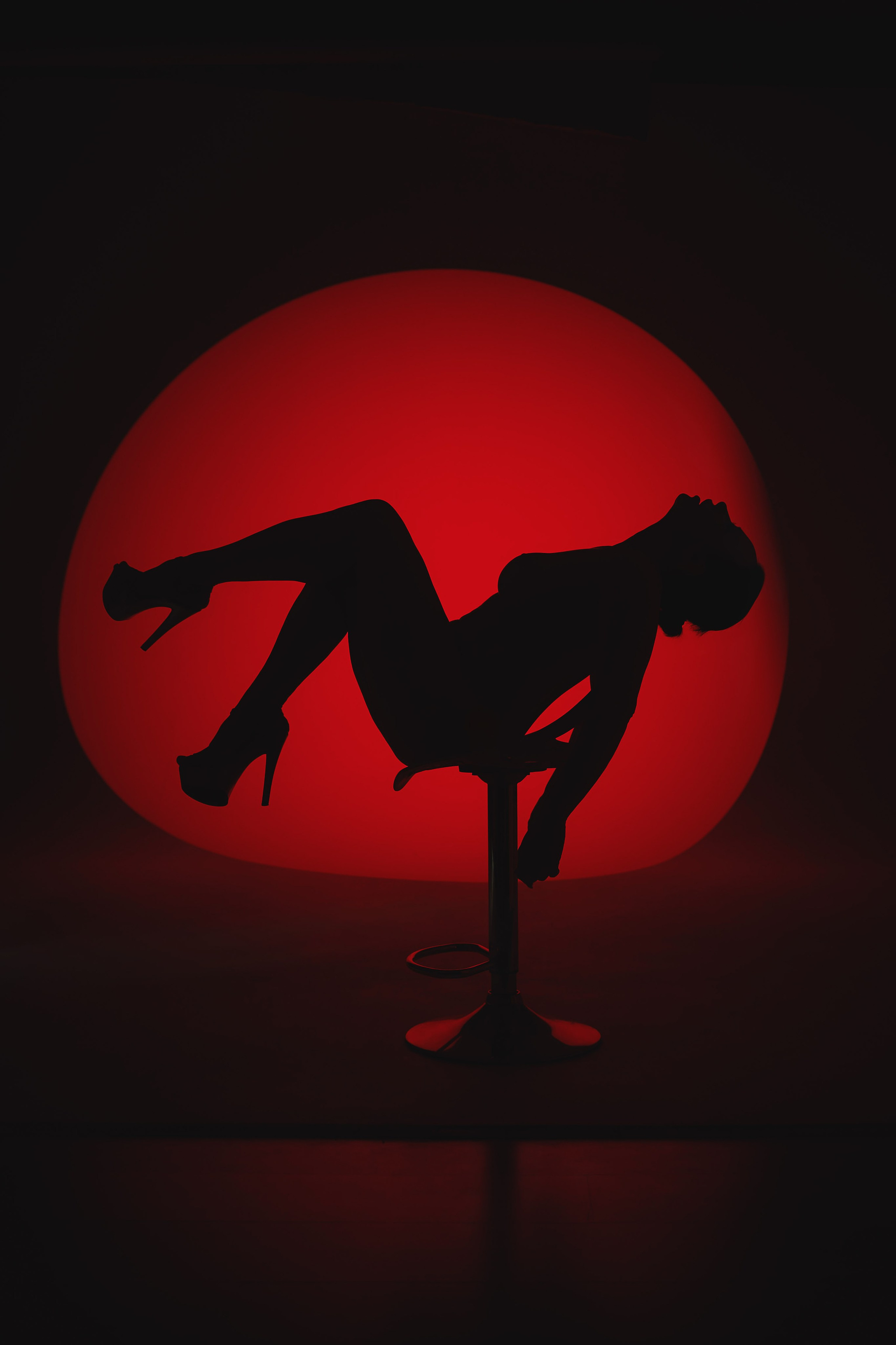 Ню фотограф  — обнаженная философия. Закажи ню фотосессию в Москве