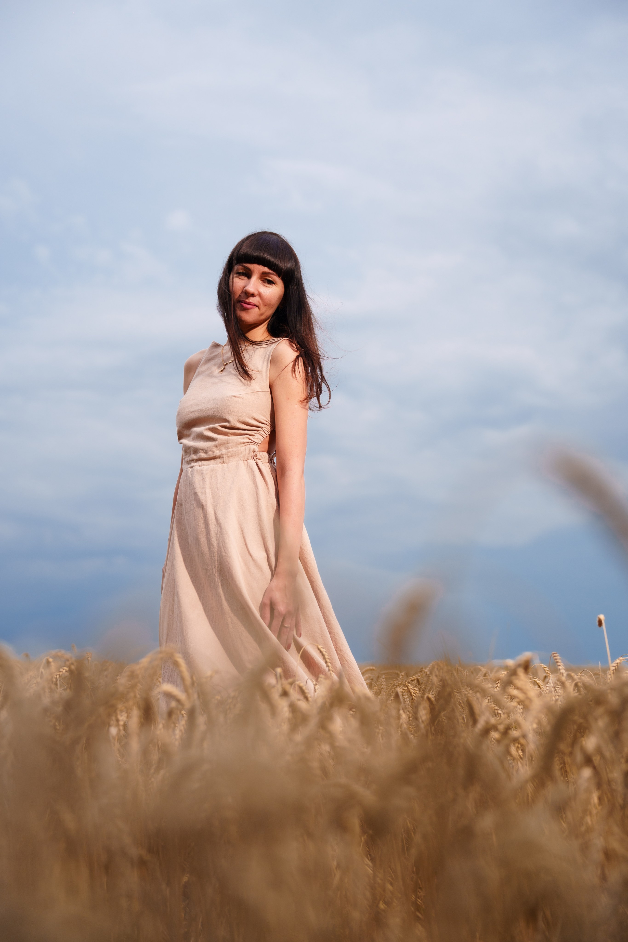 Мама с дочкой в пшеничном поле (01.08.2023). Фотограф Андрей Чеботок (Белгород, Курск, Воронеж, Старый Оскол)