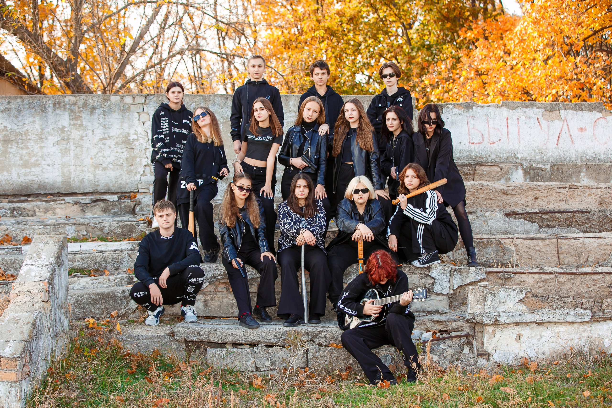 ЛЮДИ В ЧЕРНОМ. Выпускные альбомы в Донецке и ДНР. Фотограф Донецк и ДНР