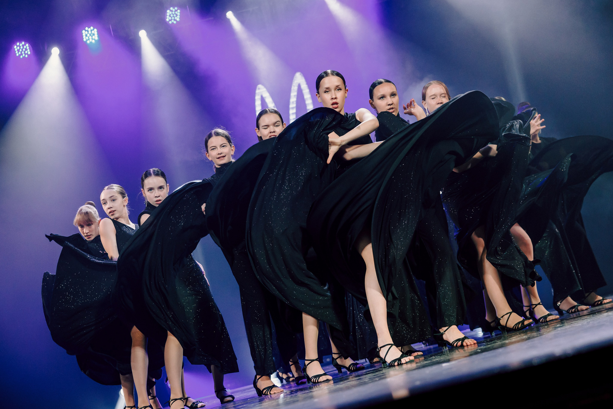 Отчётный концерт танцевальной школы «Red Rabbits» 2025. Лёшка Варзегов — фотограф