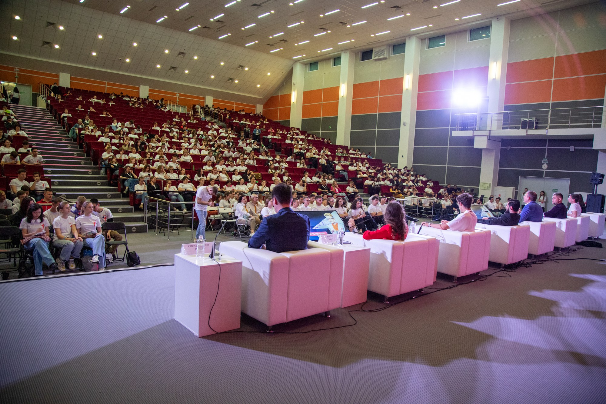 Первый фестиваль Движения Первых в Краснодаре. Репортажный, промышленный и маркетплейс-фотограф Дмитрий Чернат