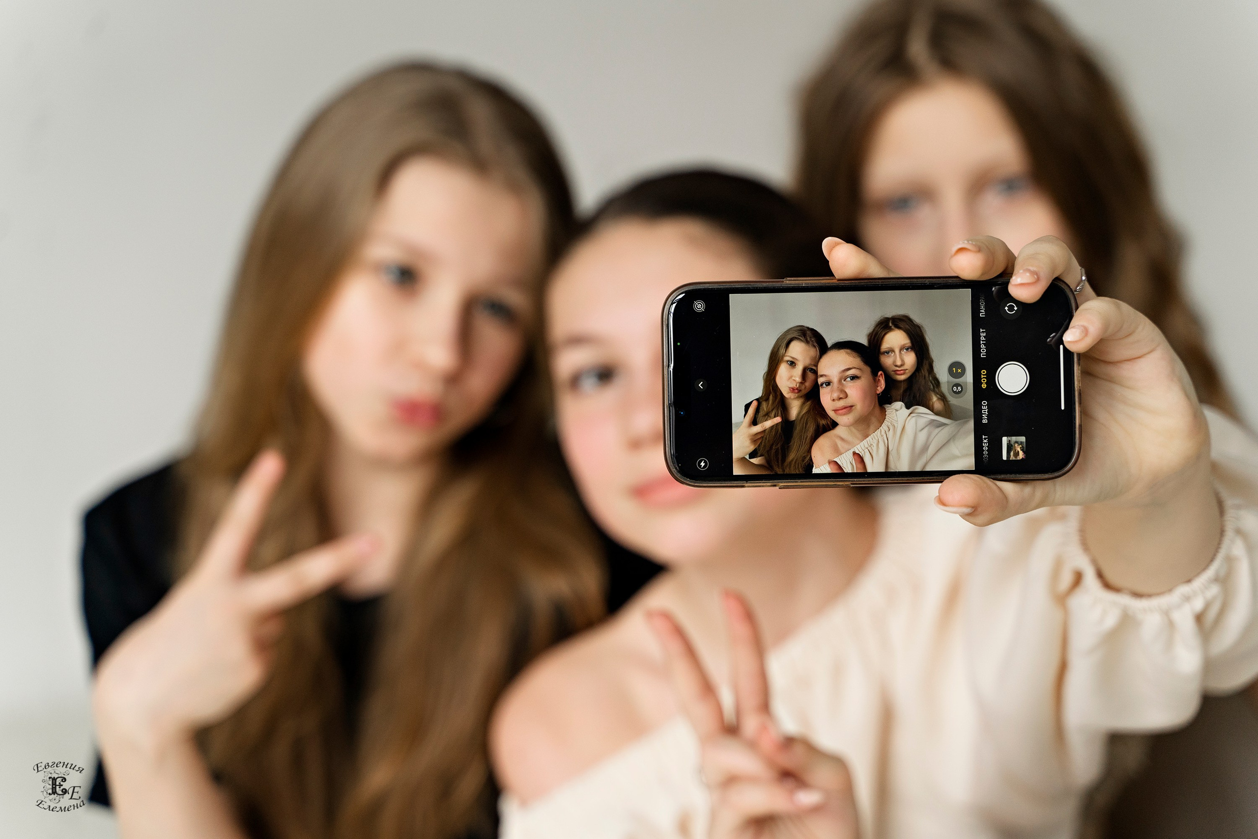 Фотосъемка Таисии и подружек. Семейный и портретный фотограф в Санкт-Петербурге Евгения Елемена