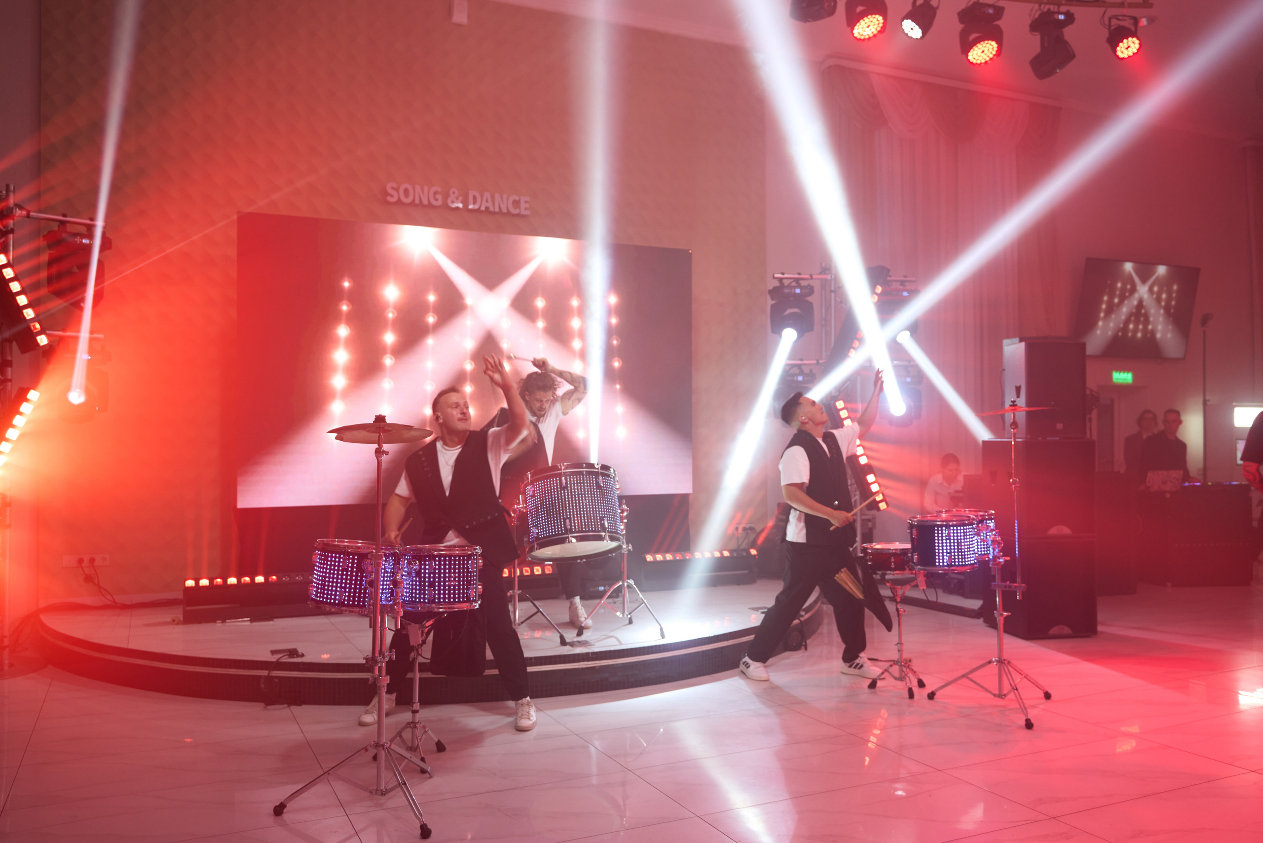 Выпускной. Дипломированный фотограф в Новосибирске. Фотографирую свадьбы, репортажи, индивидуальные фотосессии, lovestory(семейные)