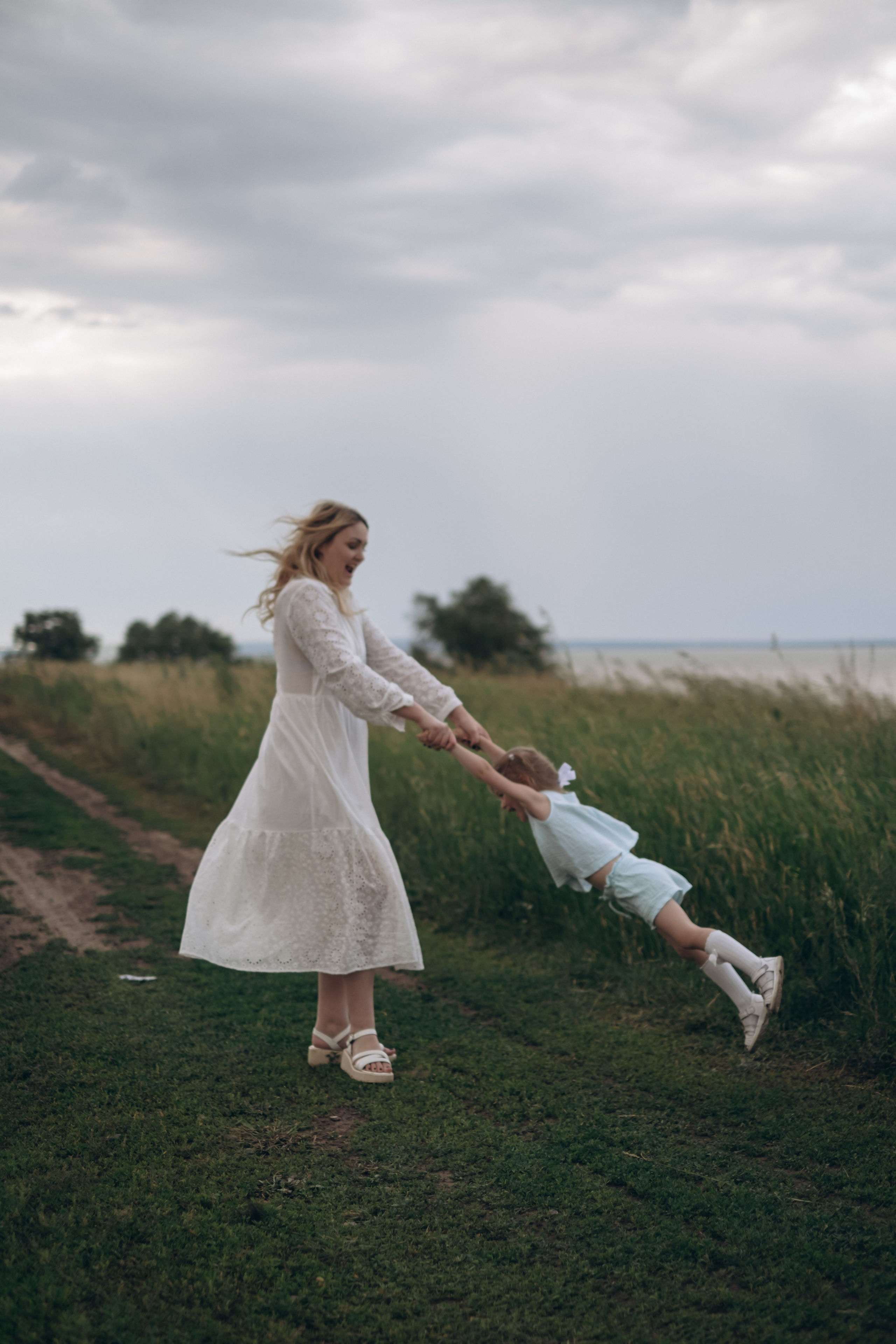 Прогулочная у моря. Мама и дочь. Фотограф Новосибирск Анна Рождественская