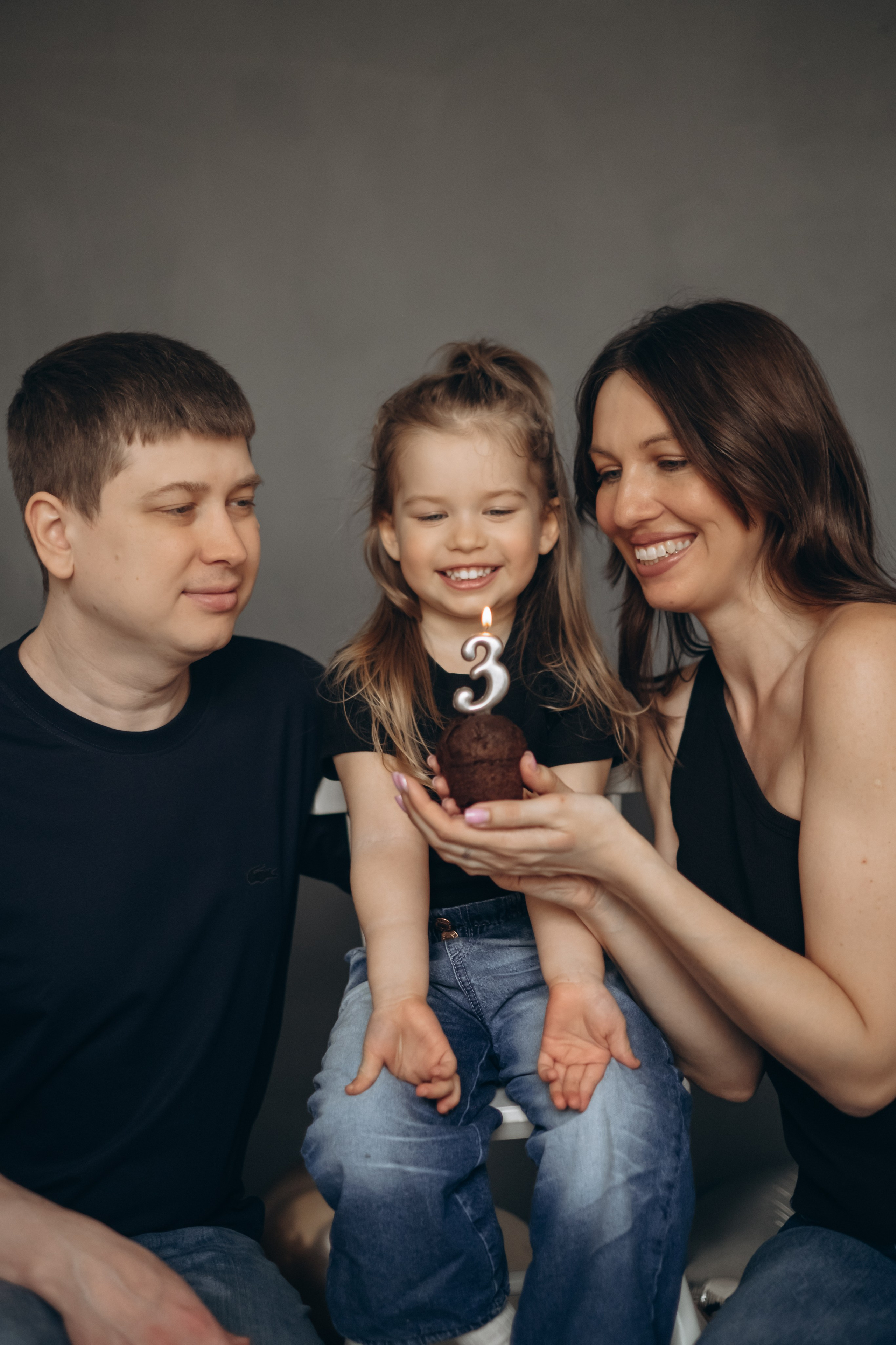 Фотосессия «День рождения» в минималистичной студии. Фотограф Новосибирск Анна Рождественская