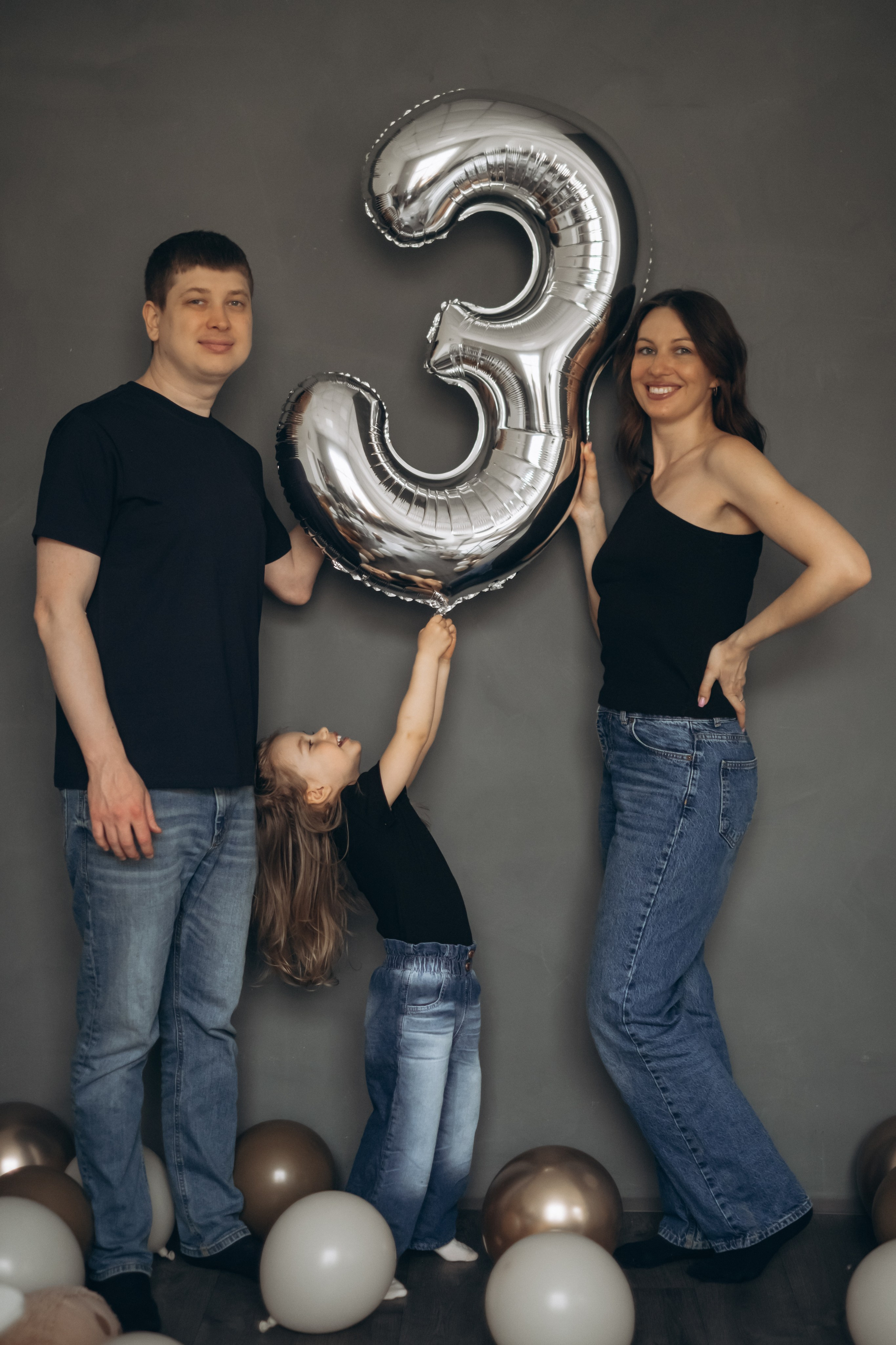 Фотосессия «День рождения» в минималистичной студии. Фотограф Новосибирск Анна Рождественская