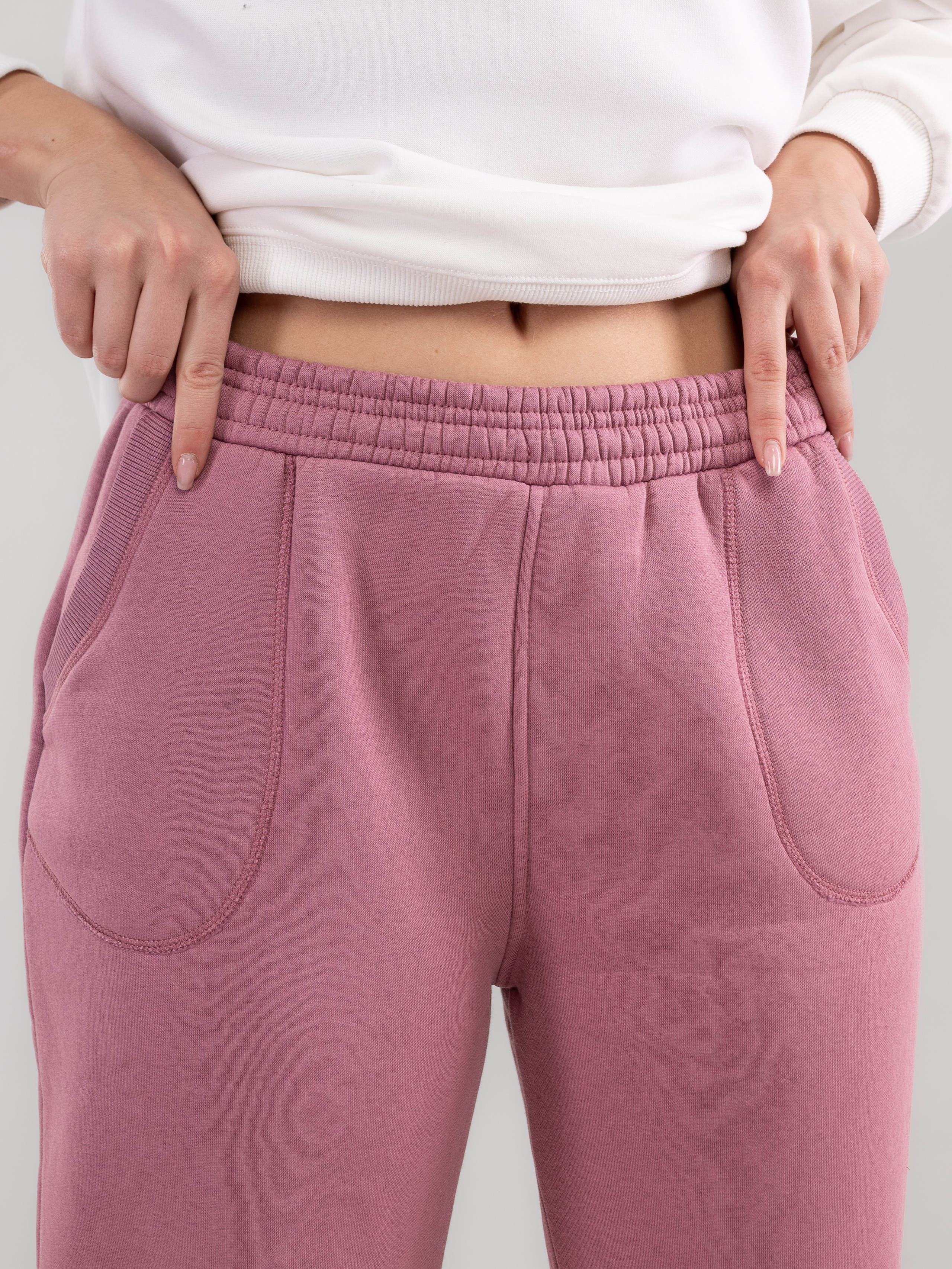 Спортивные костюмы и брюки с большой палитрой цветов!. Предметный фотограф, фото для маркетплейсов Пятигорск, КМВ