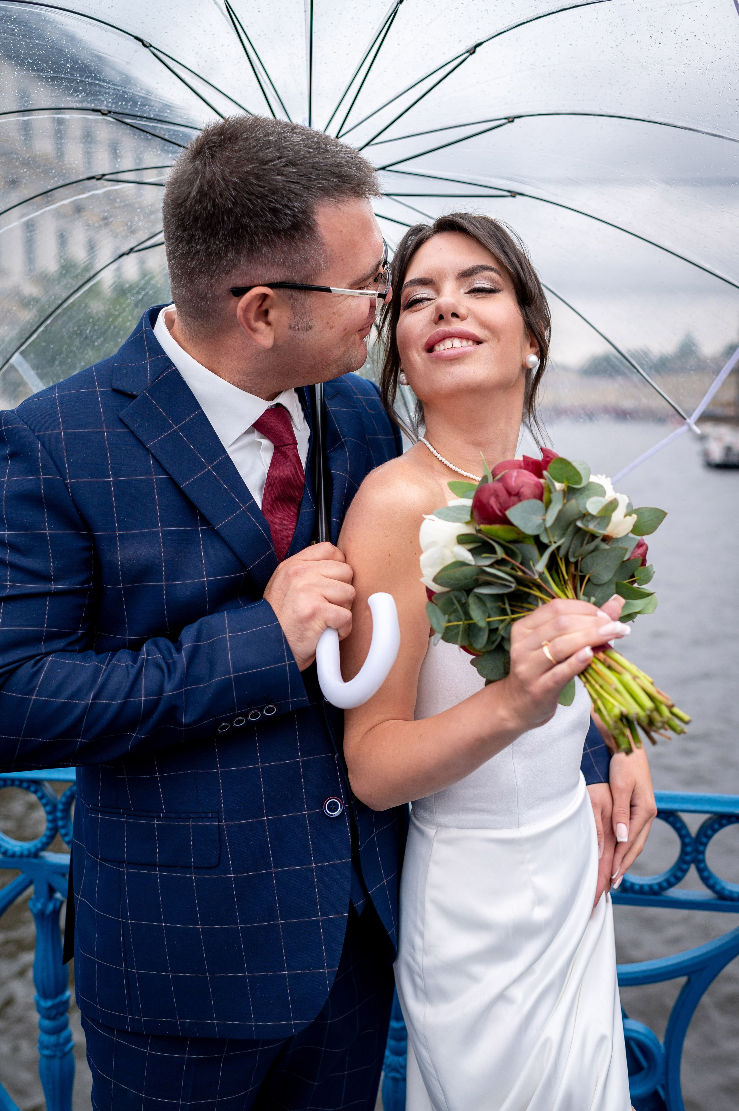 Евгений и Александра (фотосессия под дождём на Исаакиевской площади, свадебная прогулка на Финском заливе). Портретный, семейный и свадебный фотограф в Санкт-Петербурге и в Пушкине Ширяев Денис