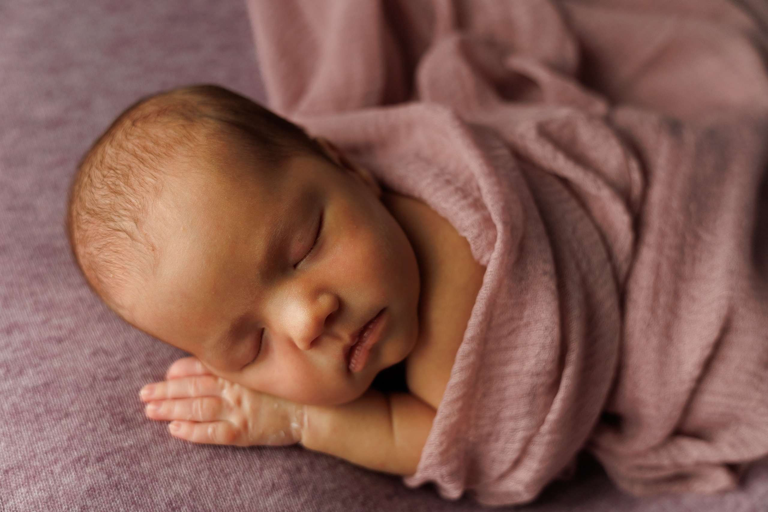 семейная фотосессия с новорожденным ребенком дома