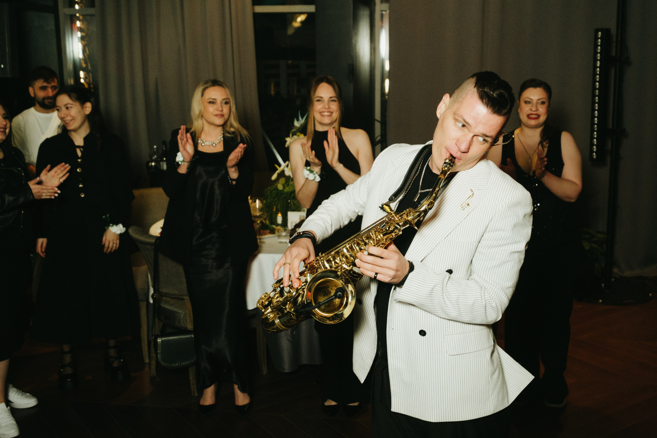 Корпоратив в Сириусу (Адлер) 10 лет компании. Свадебный фотограф Денис Ожигин в Краснодаре и крае. Эмоциональная и стильная съемка вашего дня