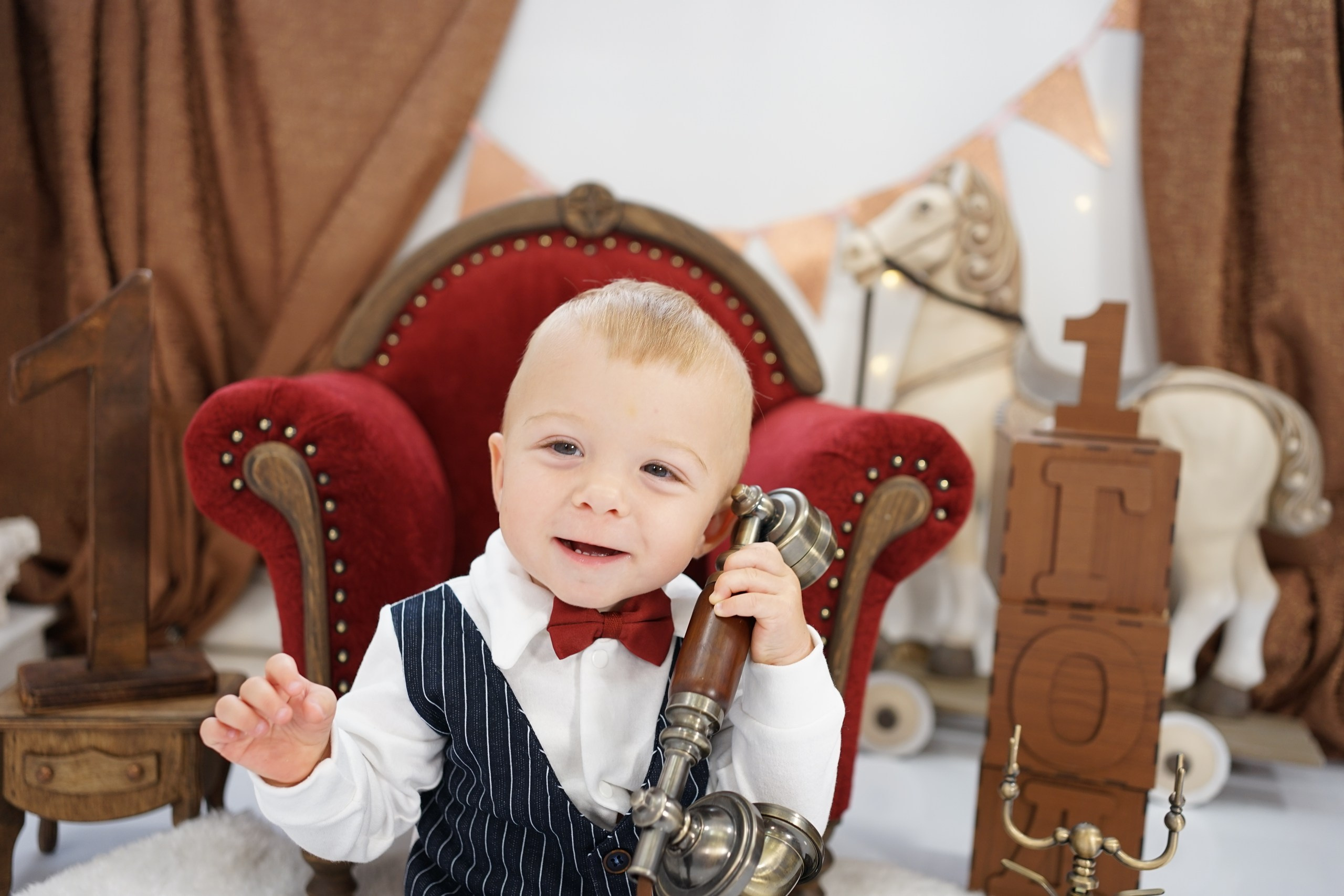 Бордовая зона. Детская Фотостудия ГОДОВАСИКИ в Санкт-Петербурге фотосесия на годик