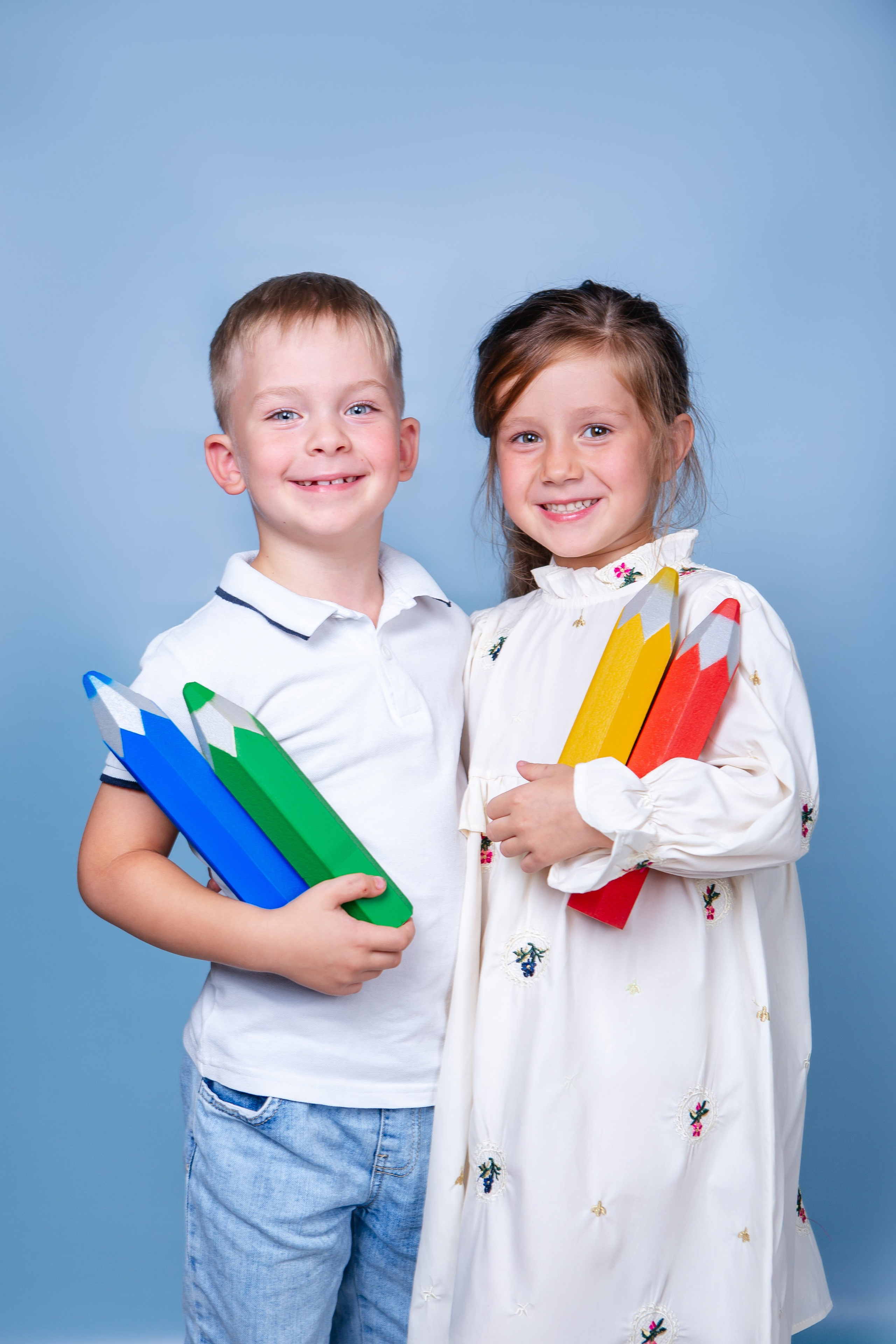 Голубой фон. Фото дети. Выпускные альбомы Нижний Тагил