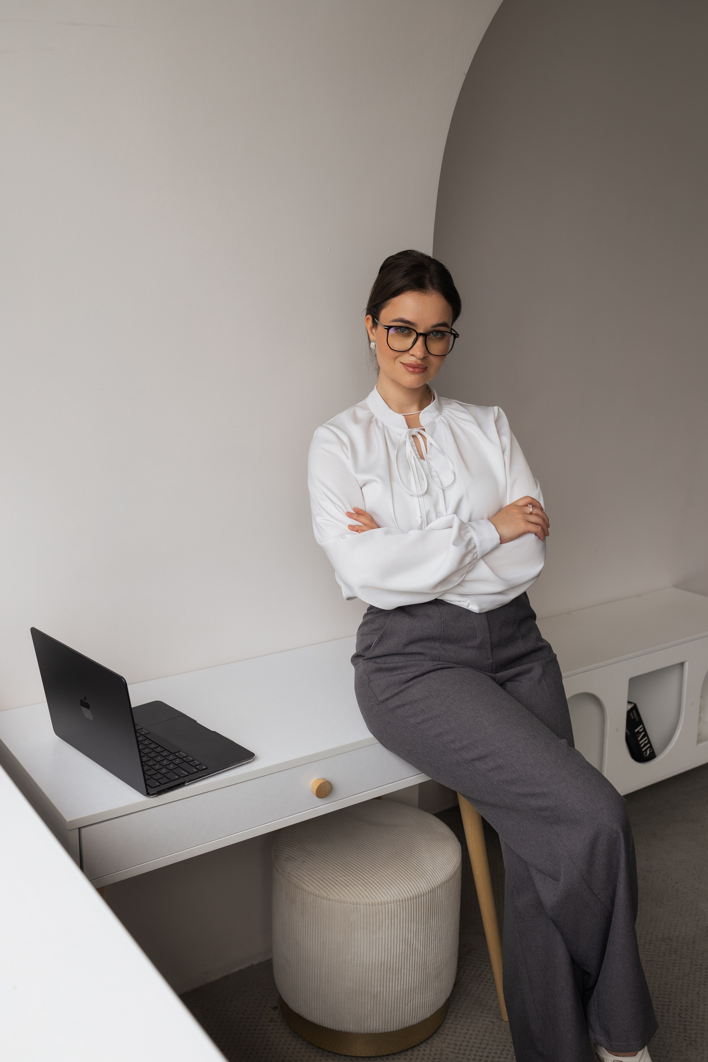 Деловой портрет. Портретный фотограф СПб, женский фотограф, минимализм и эстетика