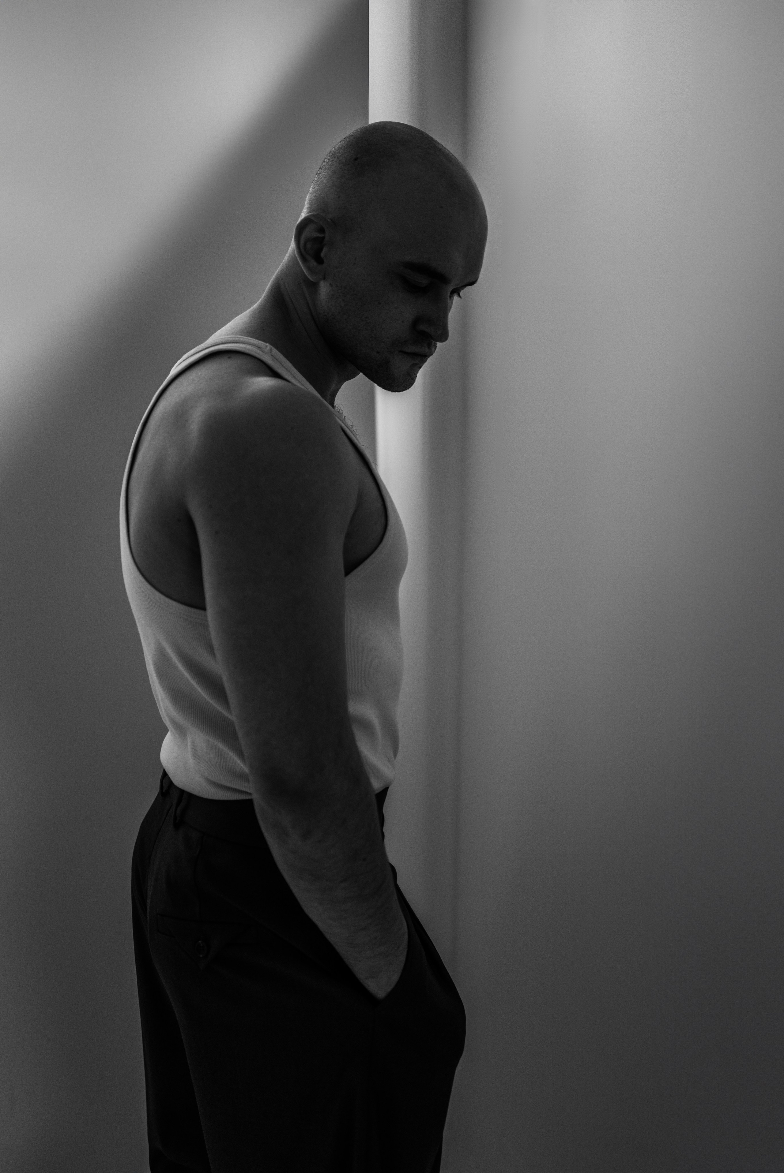 Художественная мужская фотография, черно-белый стиль. Александр Аверин.