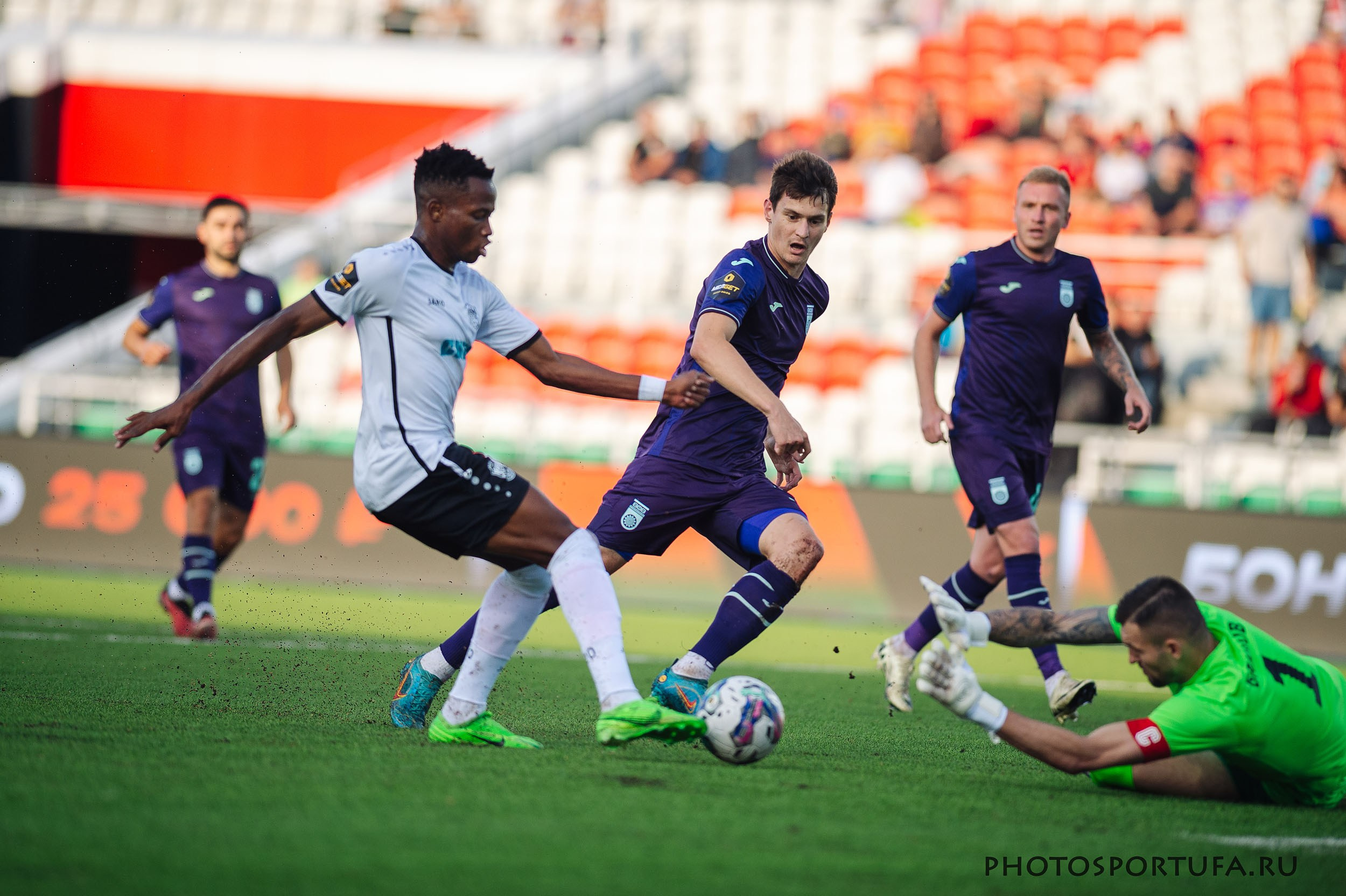 Россия — МЕЛБЕТ — Первая Лига. 4 -й тур «ФК УФА» — ФК «Тюмень». Спортивный фотограф в Уфе Евгений Буров