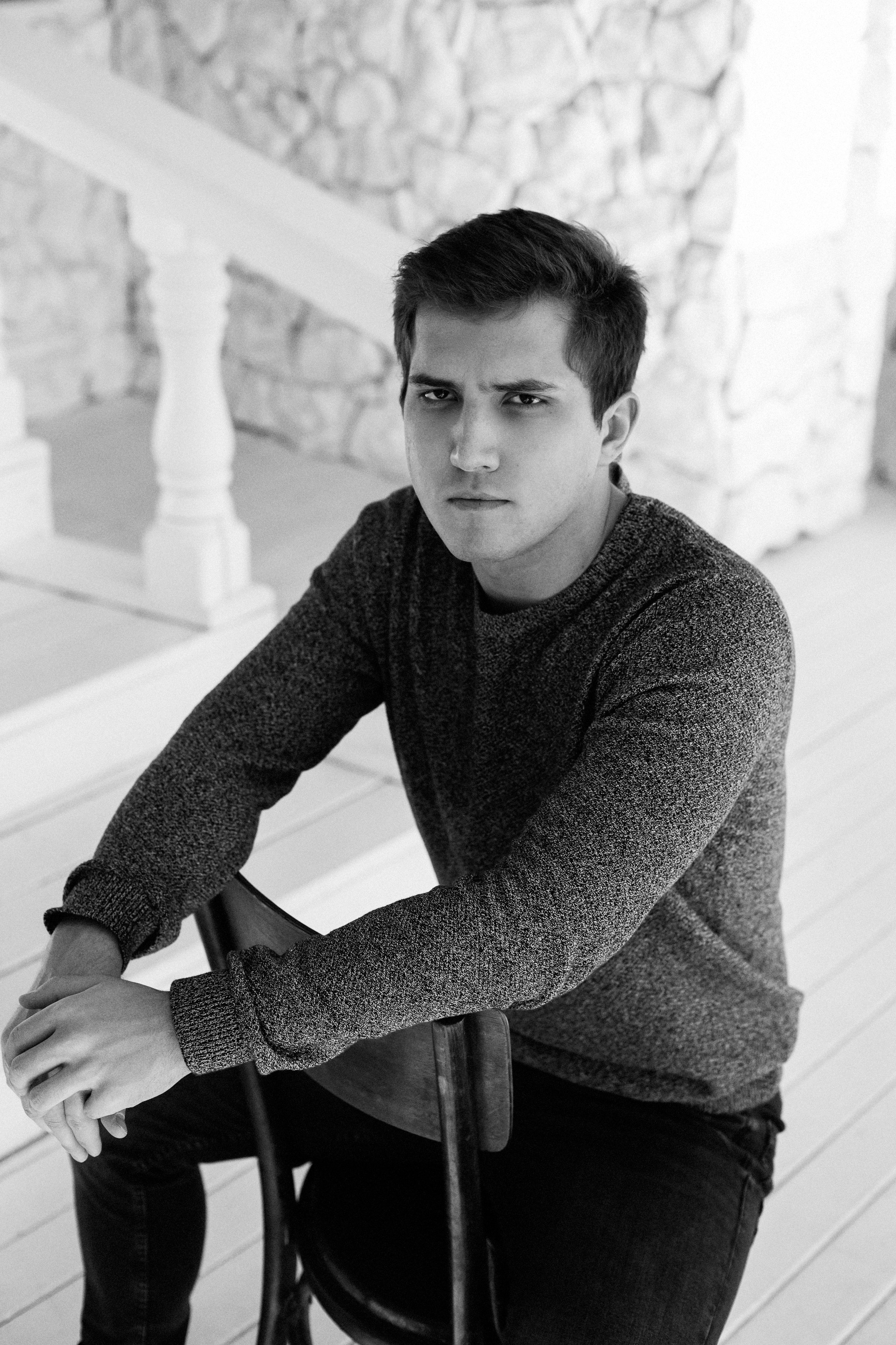 Sergey. Fotograf u Crnoj Gori-porodično fotografisanje sa djecom, lovestory, nekretnine