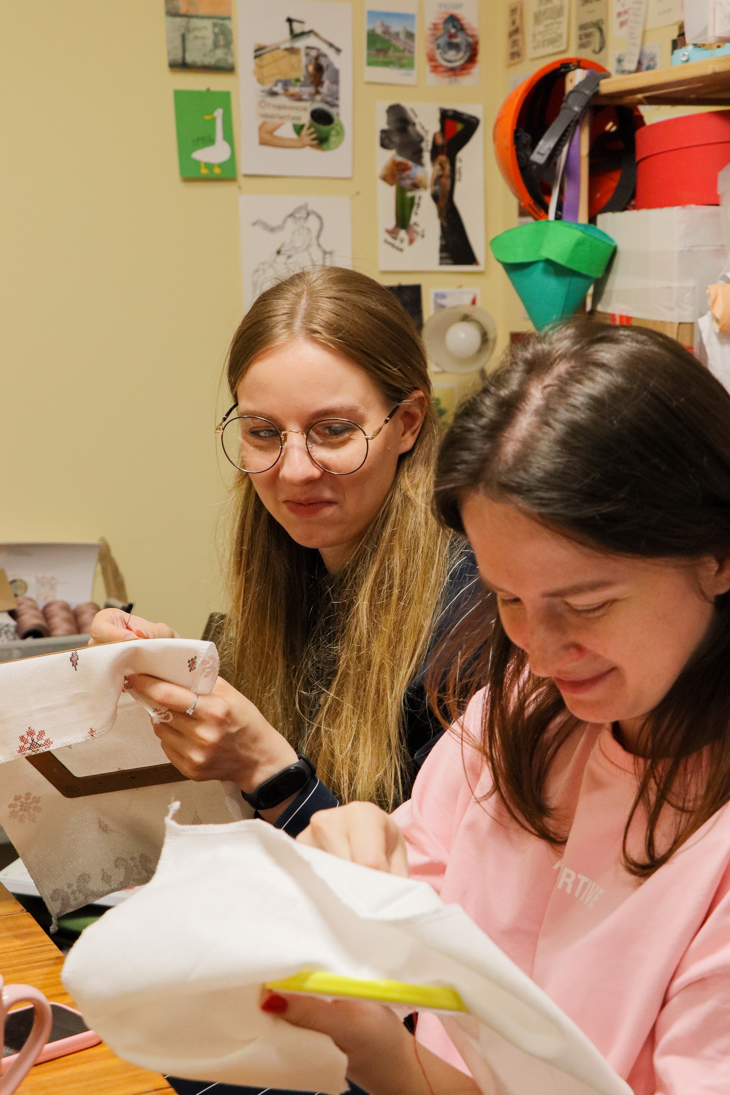 Мастер-класс по вышивке орнаментов. Портретный и репортажный фотограф в Анапе Злата Хидзик