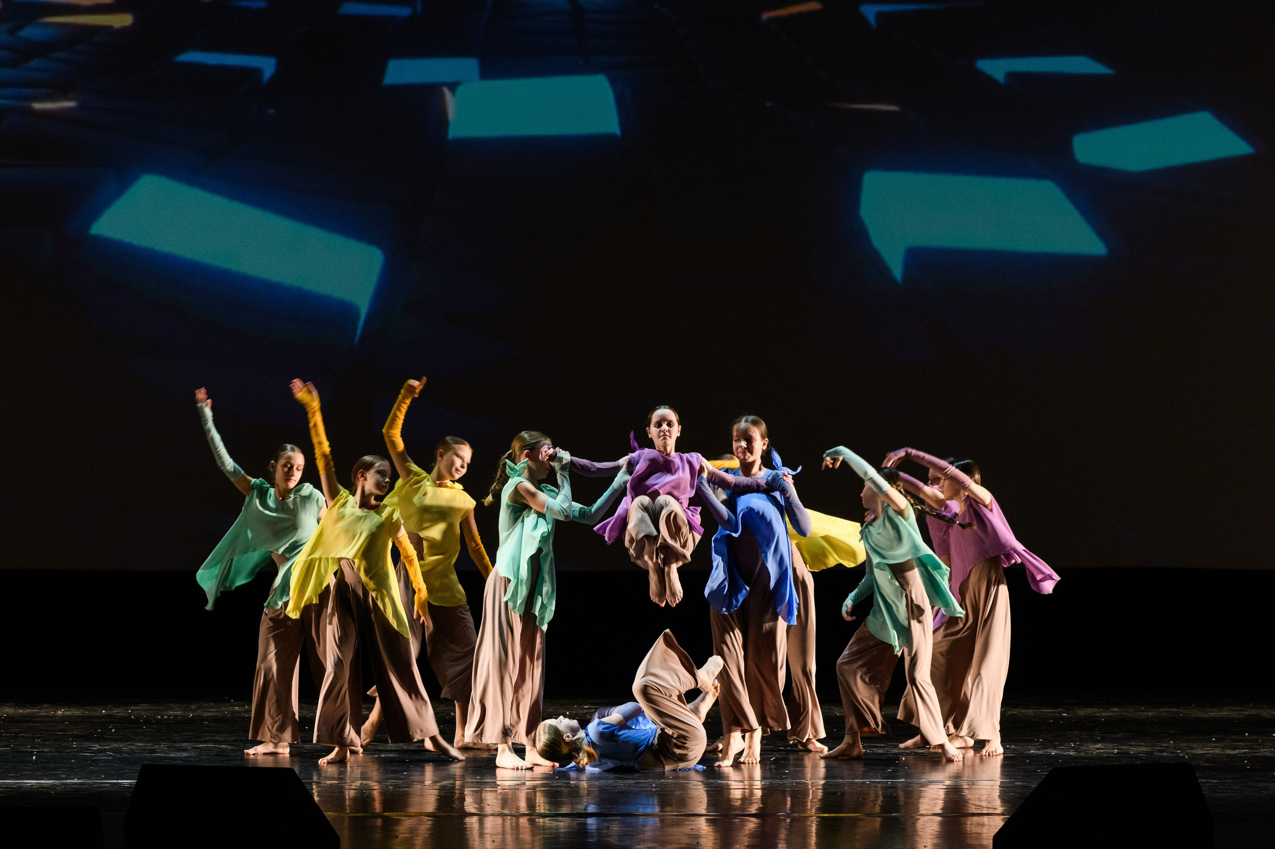 23 апреля, часть 2, БКЗ Октябрьский, г. Санкт-Петербург. Золотое яблочко