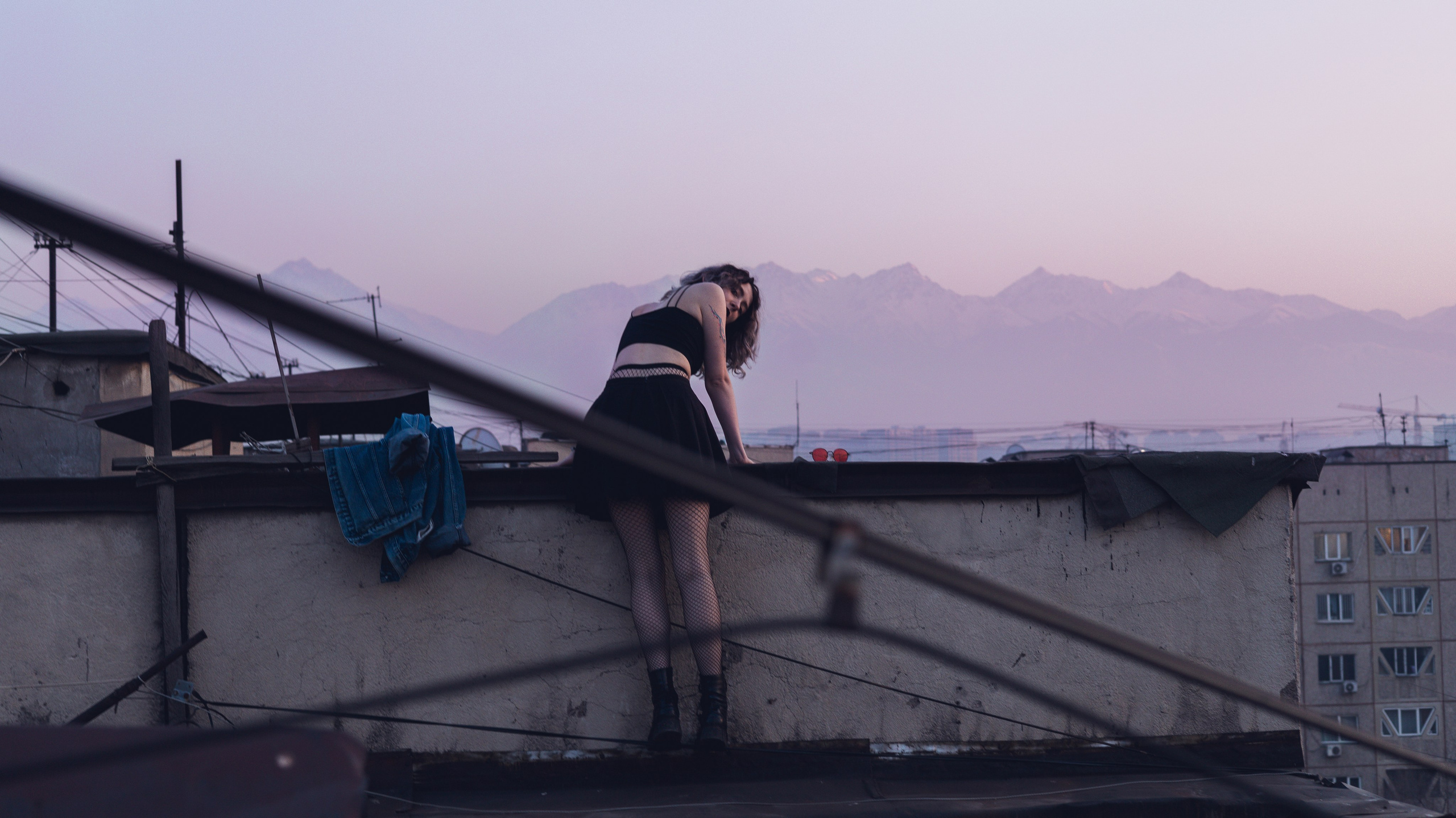 Креативная съёмка на закате в духе 2k17 с выразительным силуэтом