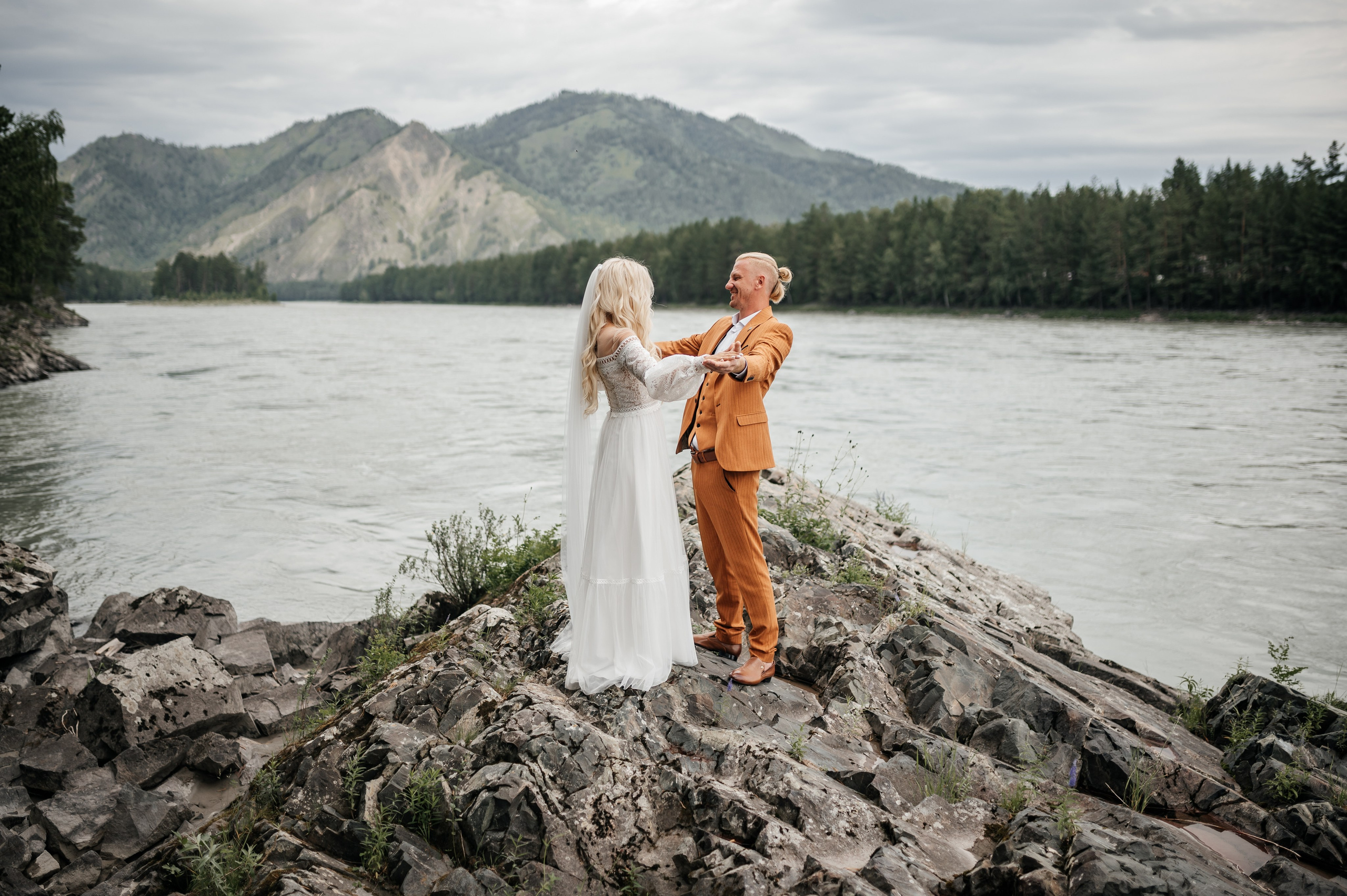 Паша и Даша. Свадебная  съемка на Алтае