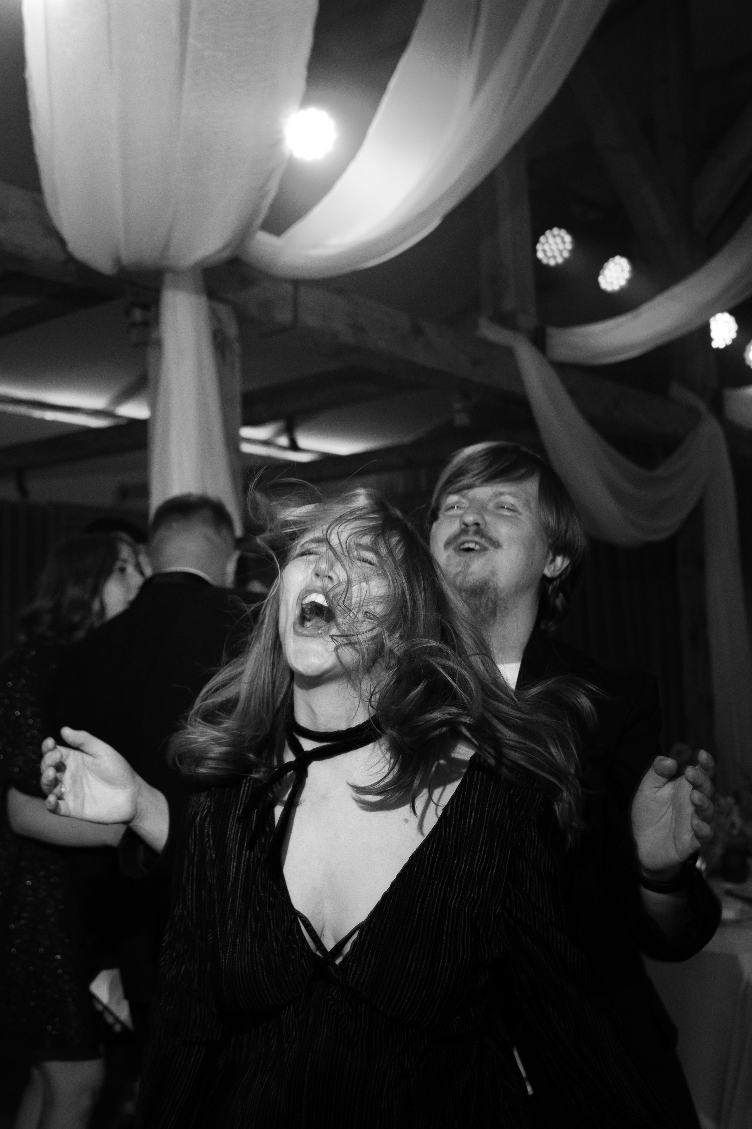 «комфорлабельно и эстетично». Свадебный фотограф Наташа Брифли