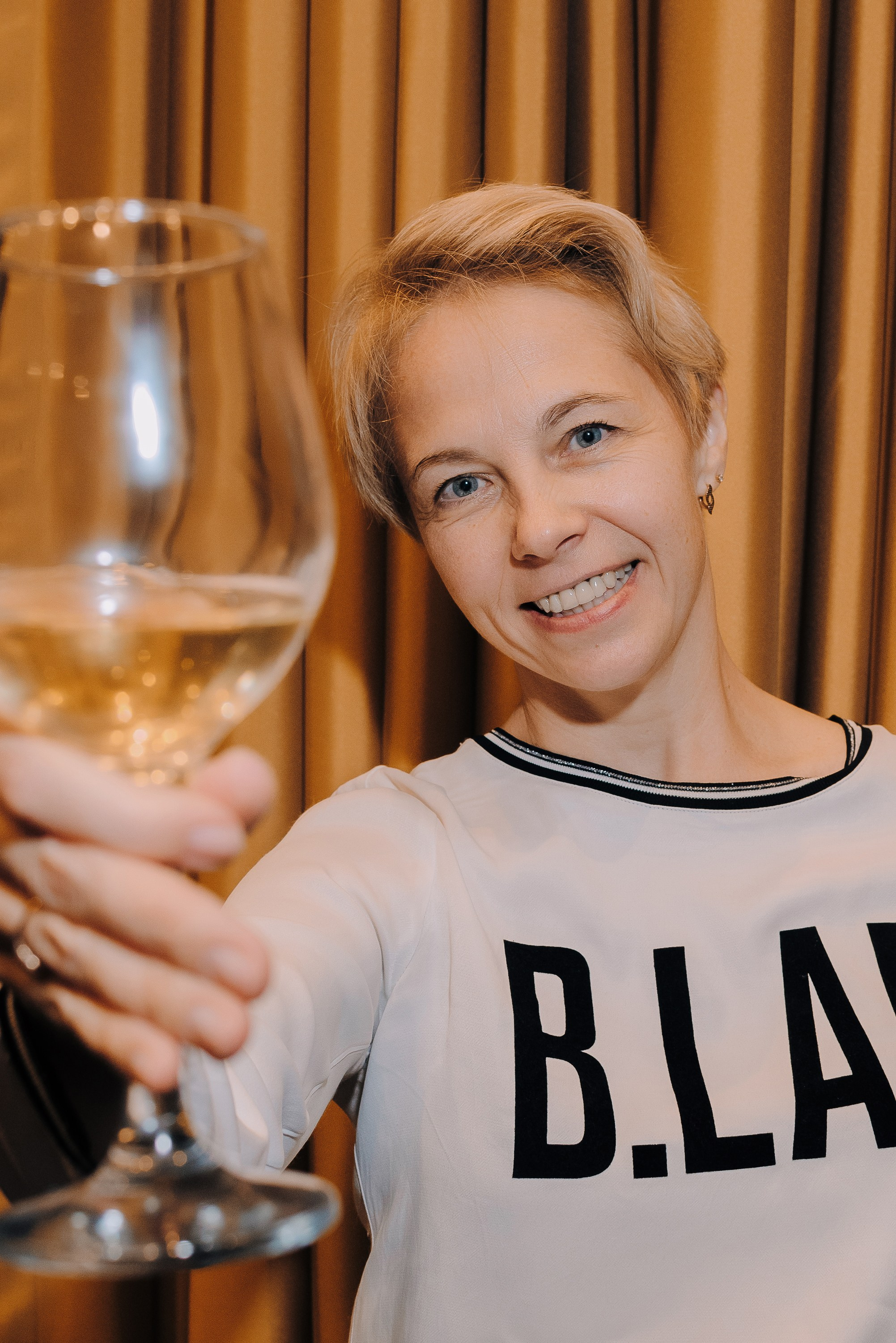 ФЕСТИВАЛЬ ВИНА И КРЕПКИХ НАПИТКОВ МАВТ-ВИНОТЕКА. Репортажный фотограф Зуев Роман г. Челябинск