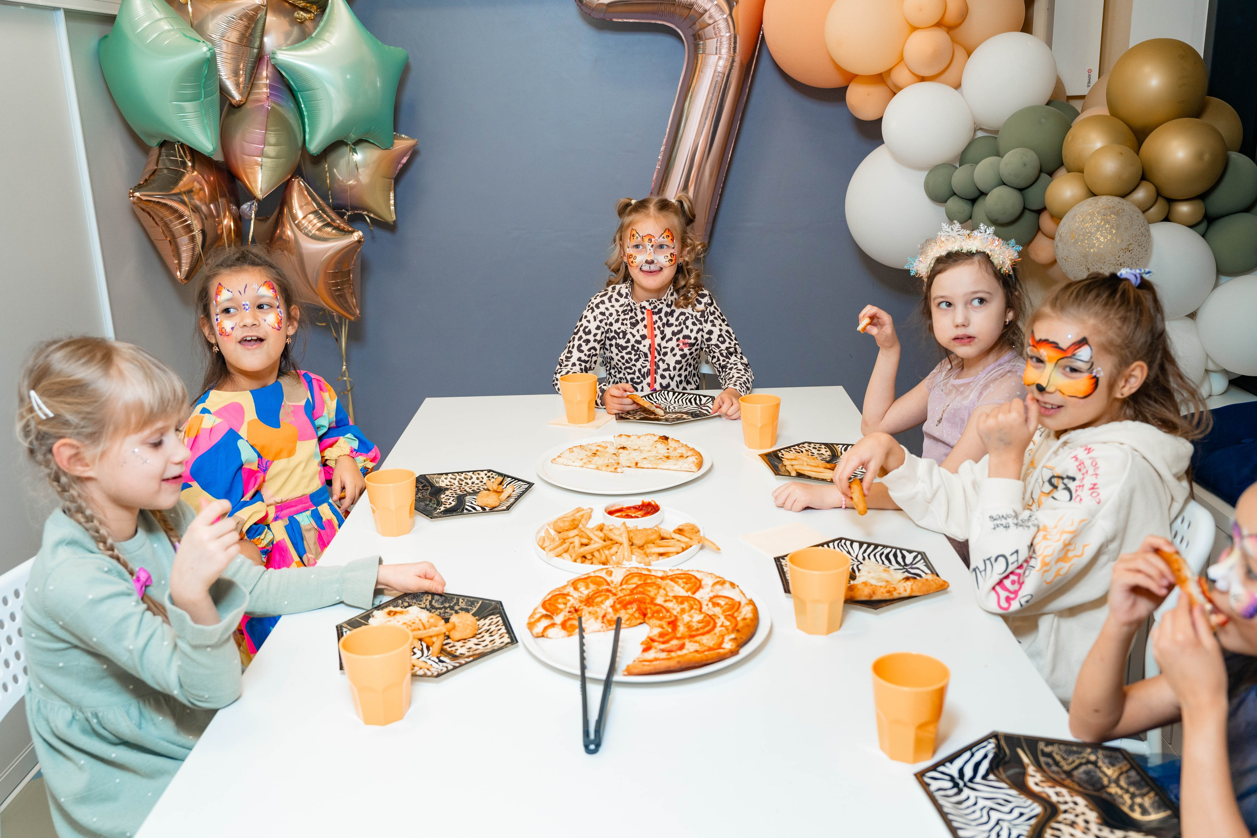 День Рождения Лауры в TiDi-клуб. Фотограф Никита Комаров