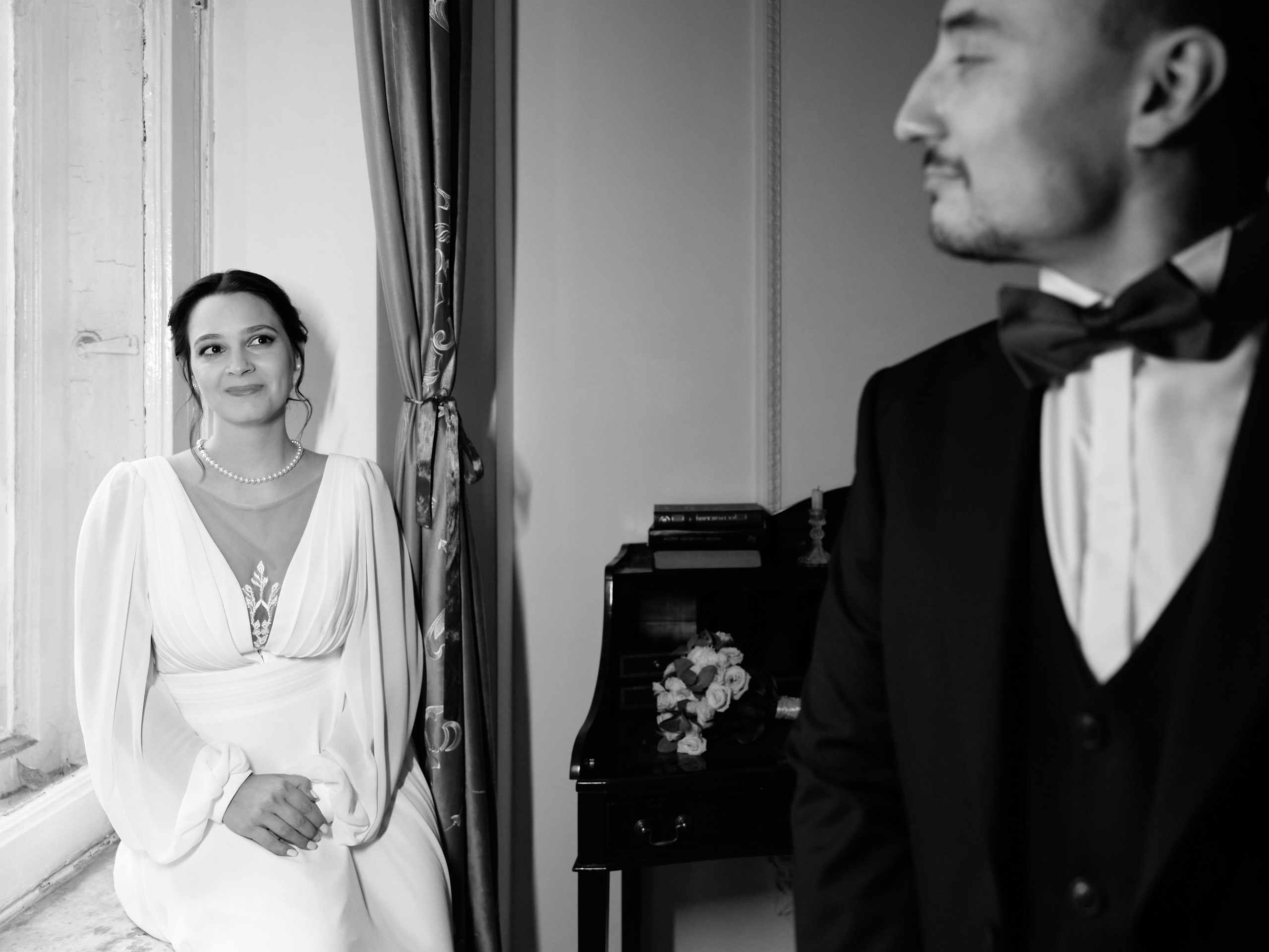 Свадебная фотосессия в студии и регистрация брака в Грибоедовском ЗАГСе