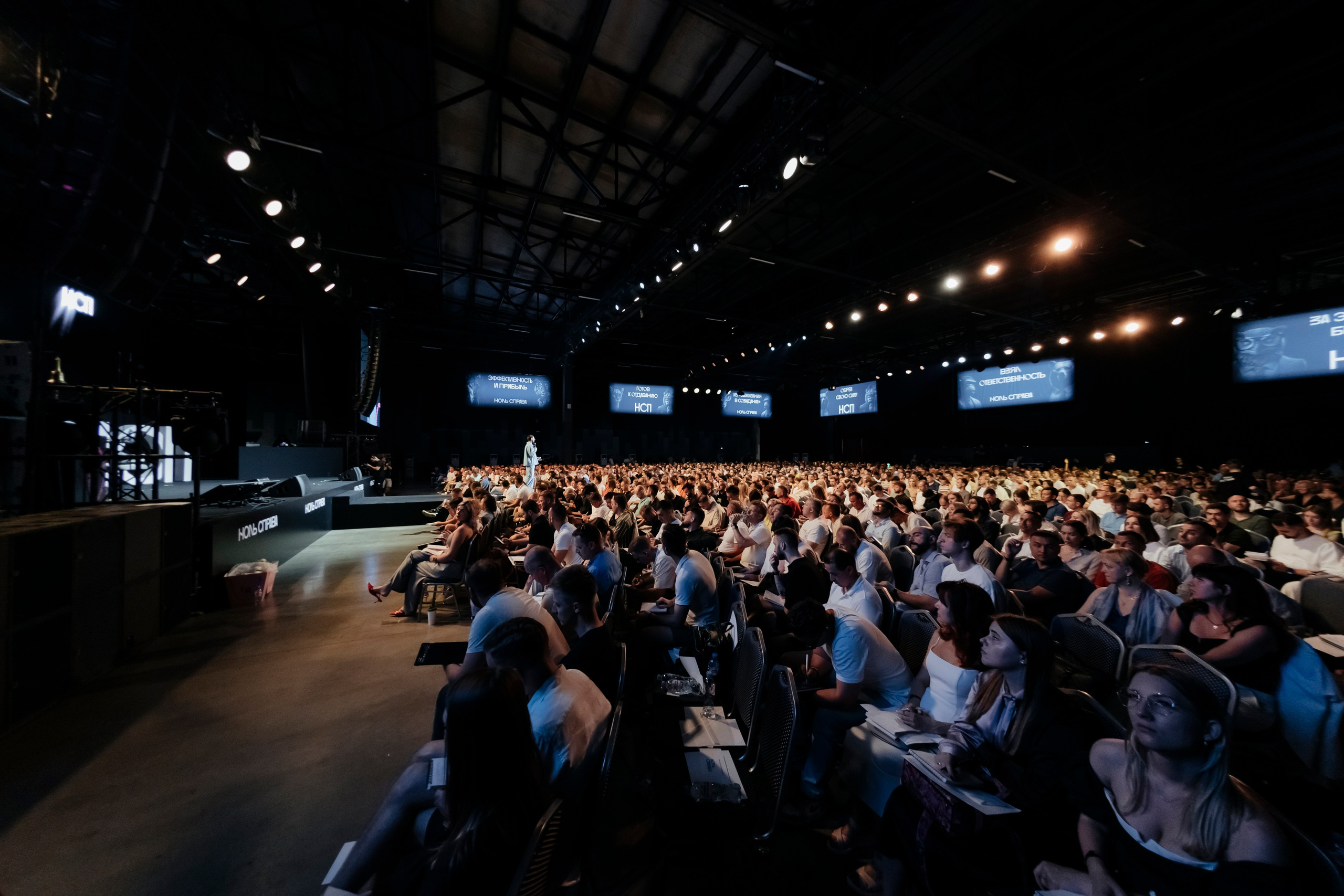 Михаил Гребенюк НСП. Репортажный, event, концертный и backstage фотограф из Москвы Виталий Кривцов