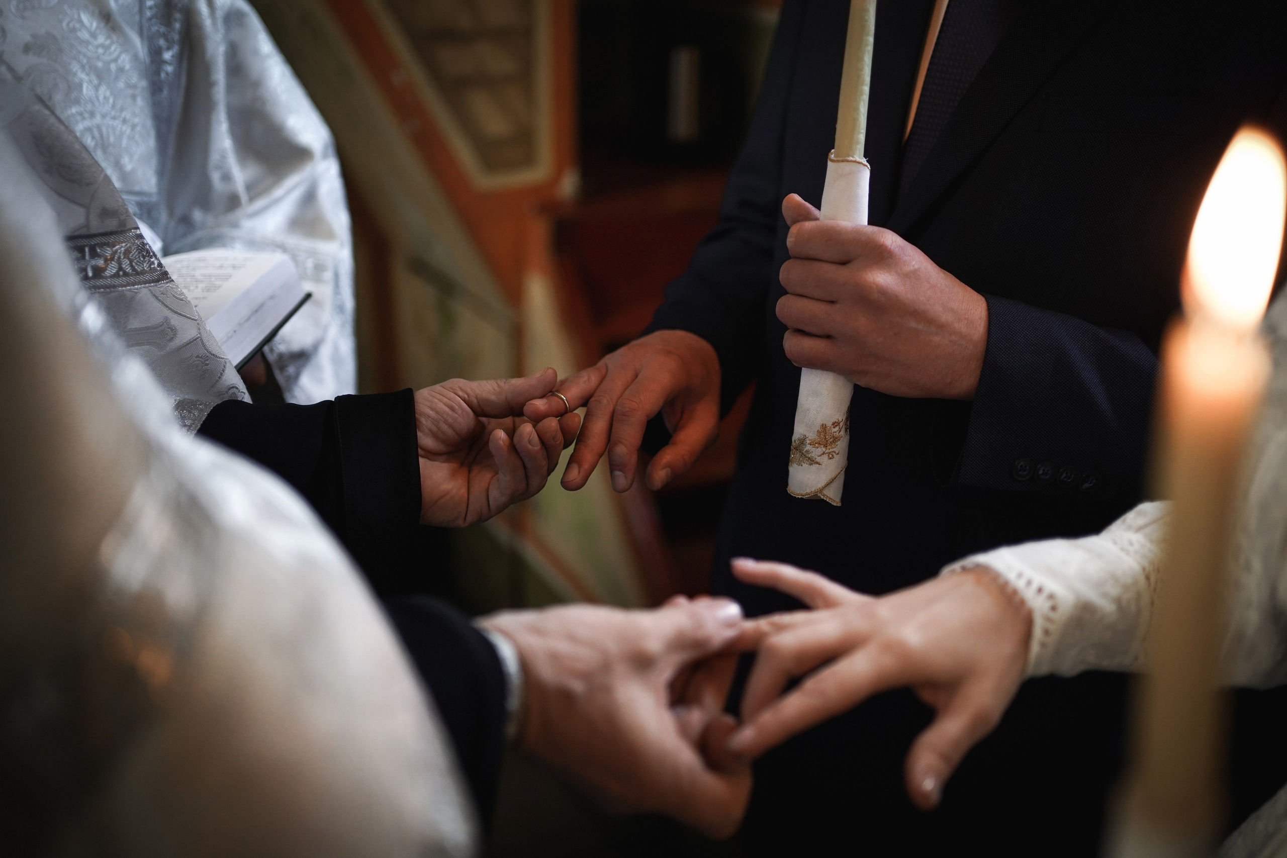 Венчание в Троицком храме. Свадебный фотограф в Ростове-на-Дону. Таинство Крещения и Венчания, семейные фотосессии. Алёна Чёботова