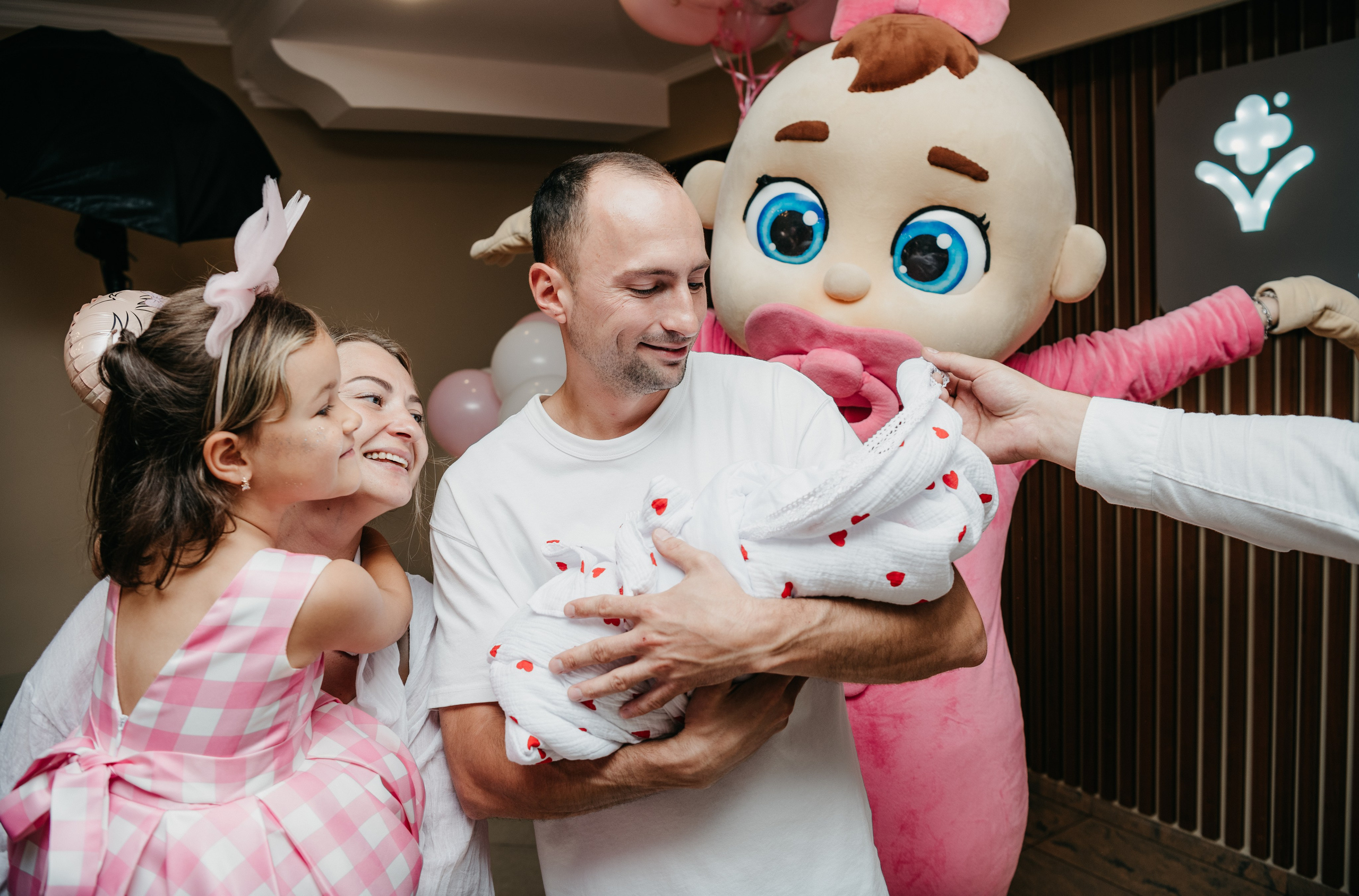 Выписка Софии в ГКБ Ерамишанцева. Фотограф на выписку из роддома в Москве и МО