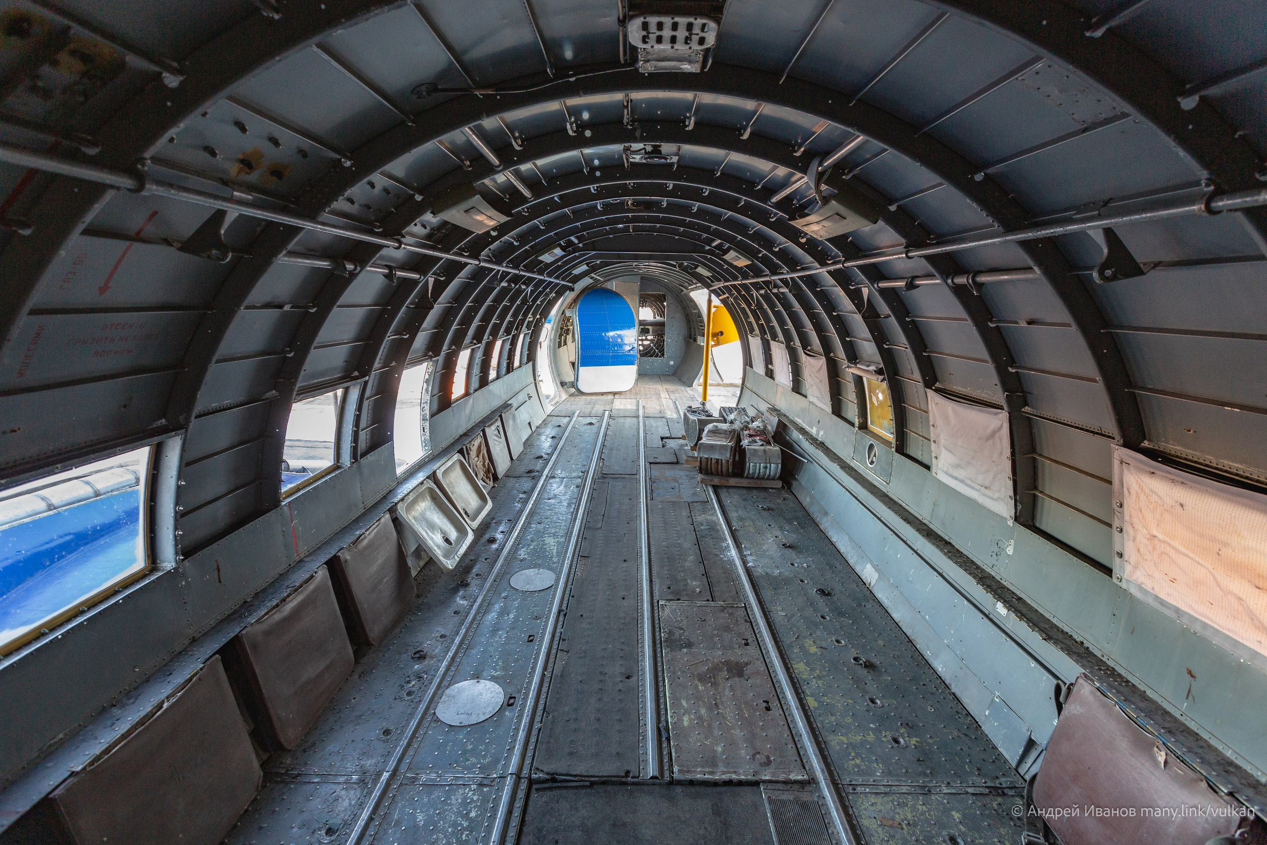 Ил-14Т «Голубая Мечта» (2026 г.). Фотоальбом показывающий увлекательный мир авиации и мир медведей Андрея Иванова