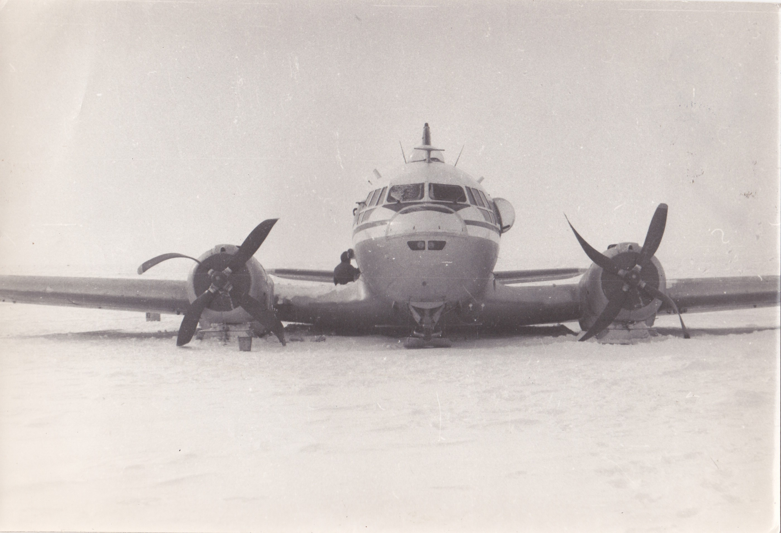 Исторические фотографии. Фотоальбом показывающий увлекательный мир авиации и мир медведей Андрея Иванова