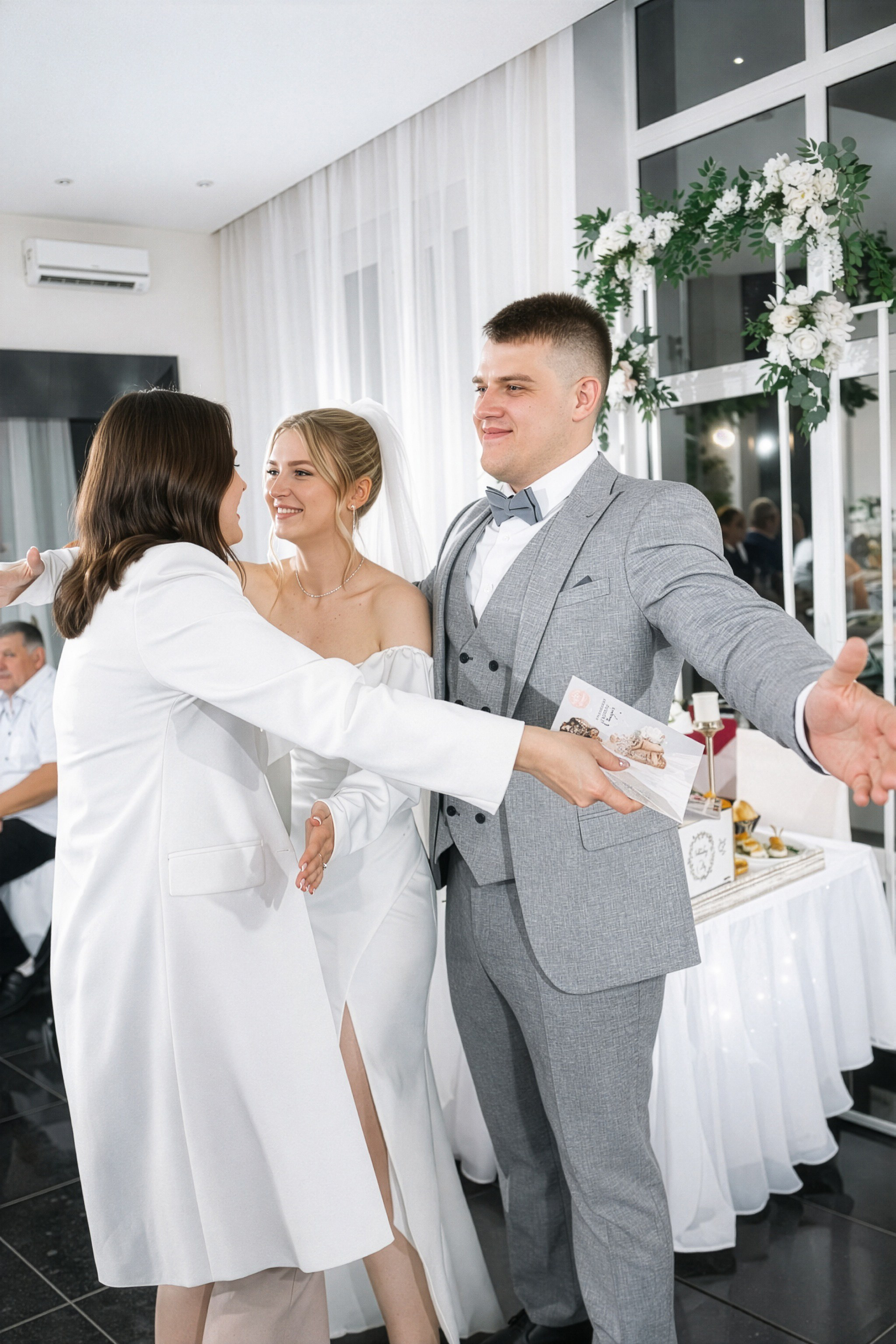 Свадебный фотограф в Екатеринбурге — Дмитрий и Анна в отеле Novotel. Фотограф Дмитрий Судаков — Свадебная и репортажная съемка в Екатеринбурге и Москве