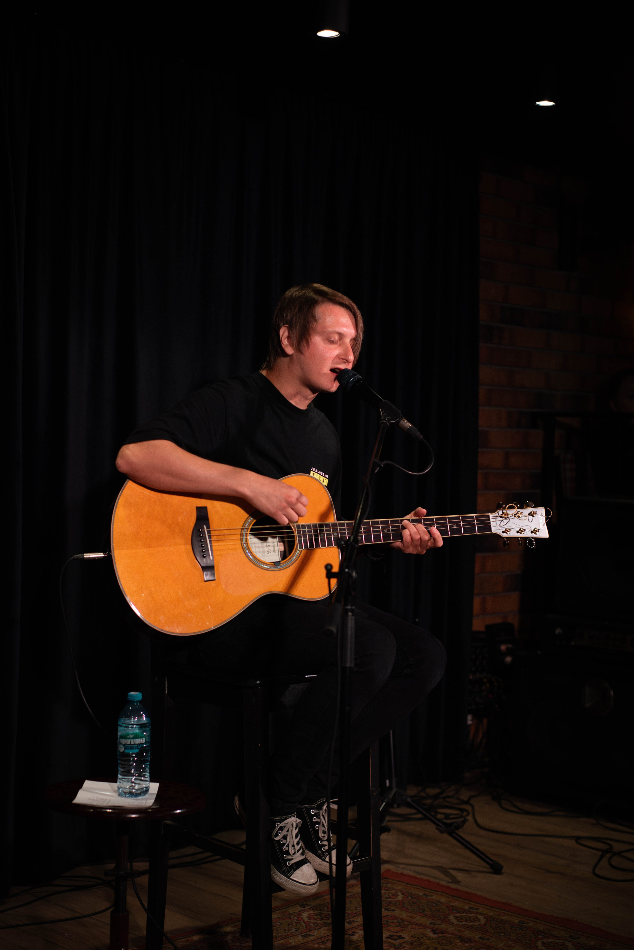 Лёва Сазонов (1 августа 2024 года, Москва, арт-кафе Пушкарёв). Фотограф Светлана Блинова, Москва и Московская область