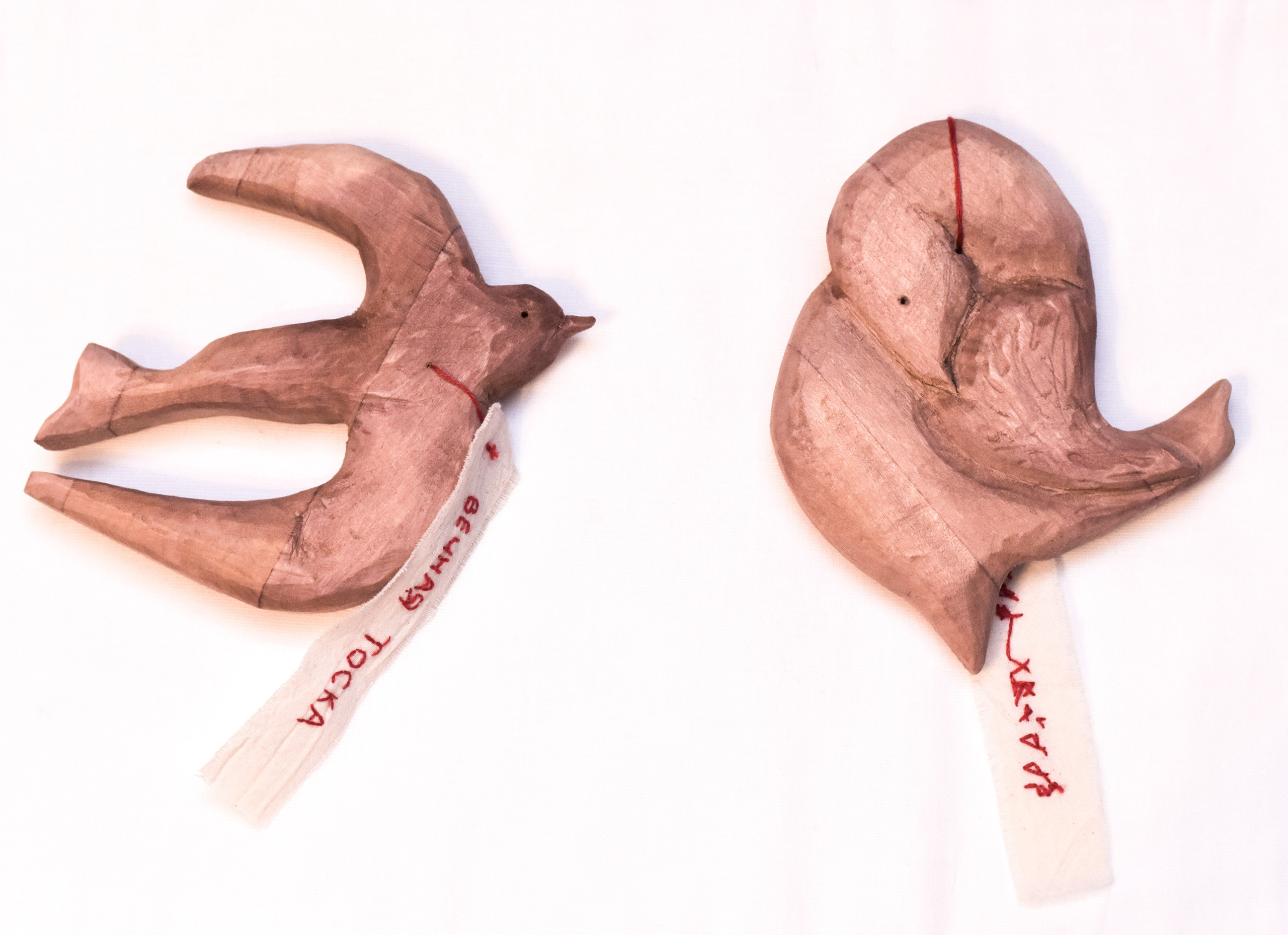 Вечная тоска и&nbsp;Неизбывная печаль –спутники моей жизни. Они совершенно необъяснимо и&nbsp;неразрывно сплелись со&nbsp;всеми остальными чувствами и постоянно живут внутри, иногда проявляясь без всякого повода. Они просто существуют сами по&nbsp;себе параллельно с&nbsp;остальными чувствами и&nbsp;мягко влияют на&nbsp;восприятие каждого события. Как они появились, почему выбрали мою душу в&nbsp;качестве своего гнезда? На&nbsp;эти вопросы у&nbsp;меня нет ответа. Я&nbsp;благодарна им&nbsp;за&nbsp;их&nbsp;присутствие в моей жизни, однако, мне кажется, этим чувствам пора сменить свое укрытие и подарить мне свободу