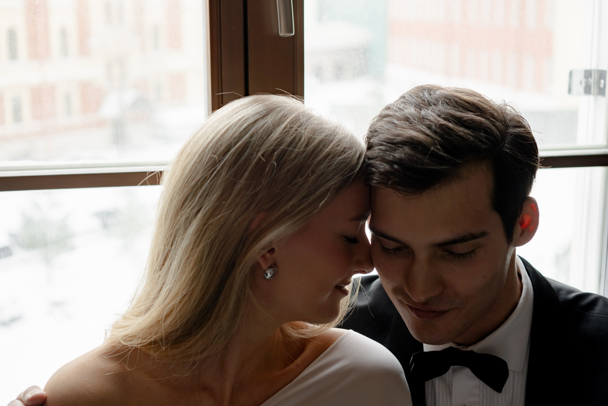 ЭЛЕГАНТНАЯ СВАДБЕНАЯ СЬЕМКА ЖЕНИХА И НЕВЕСТЫ В ДОРОГОМ ОТЕЛЕ САНКТ-ПЕТЕРБУРГА. Профессиональный фотограф, Санкт-Петербург — Виктория Богомолова